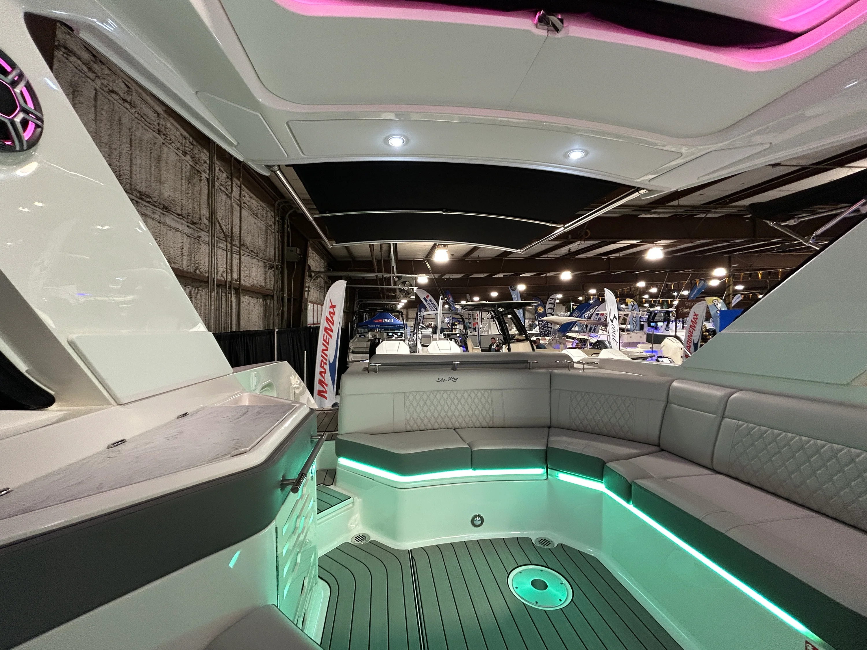 2026 Sea Ray SLX 310 Outboard Image Thumbnail #14