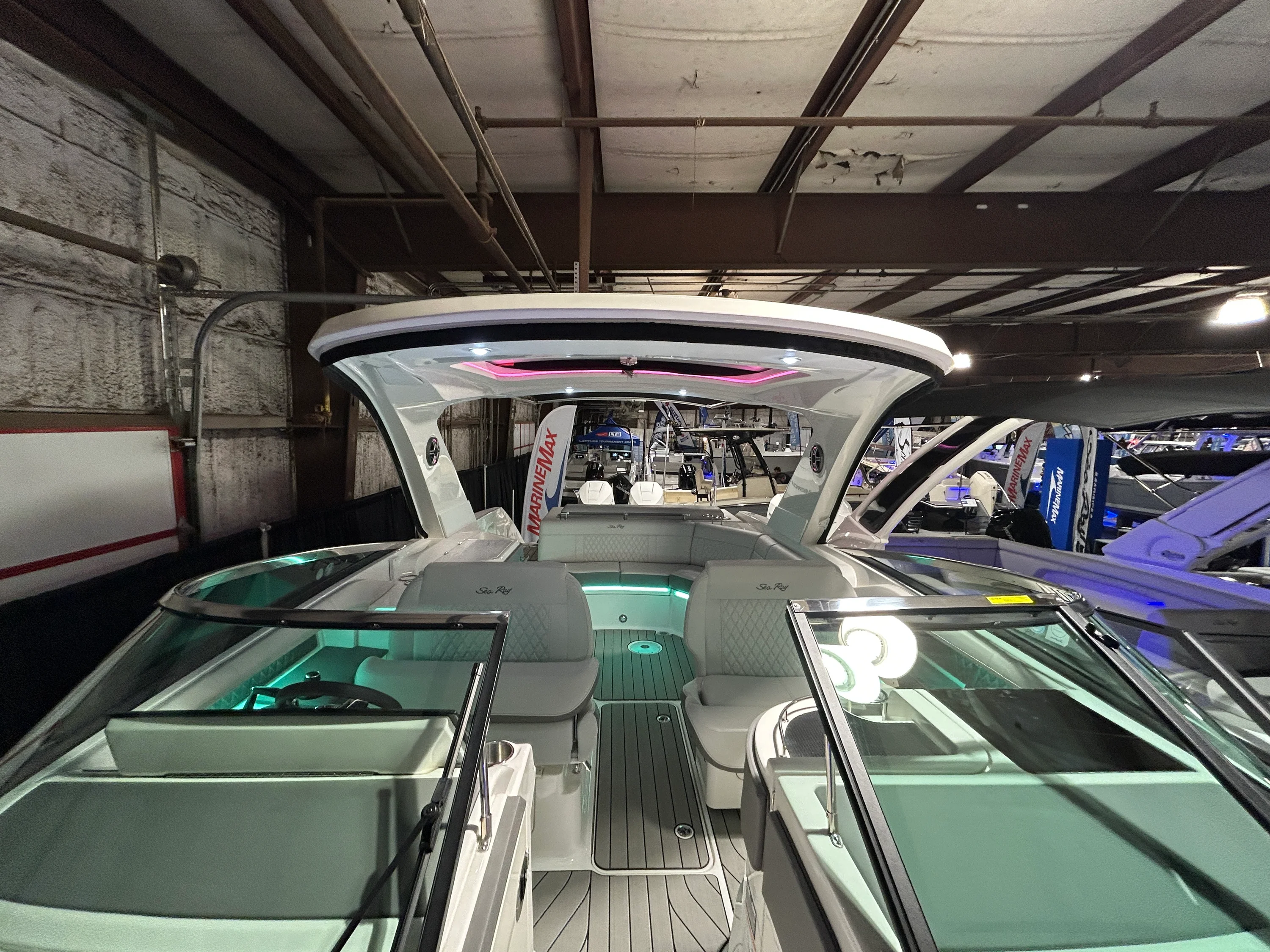 2026 Sea Ray SLX 310 Outboard Image Thumbnail #24