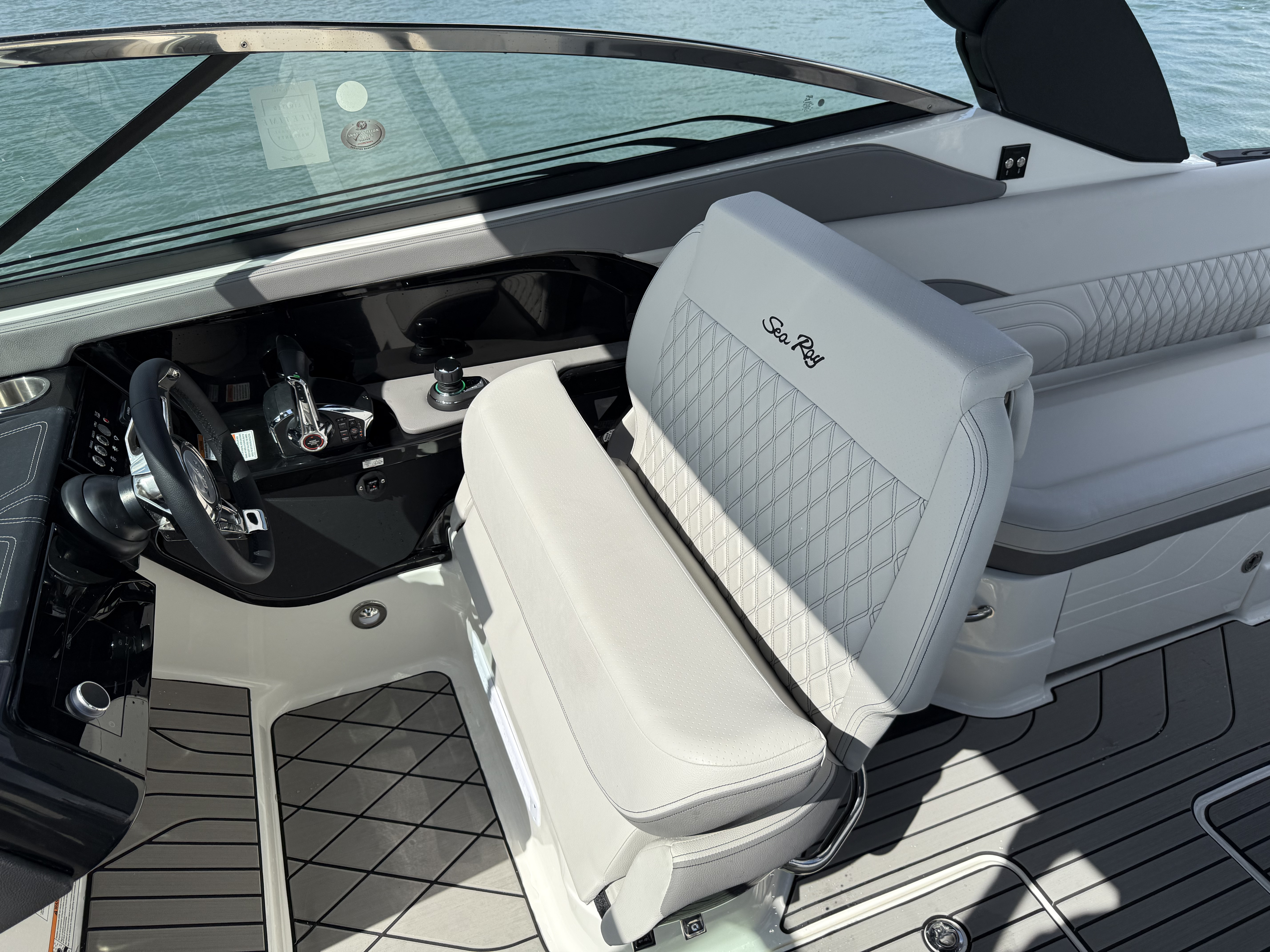 2026 Sea Ray SLX 280 Outboard Image Thumbnail #10