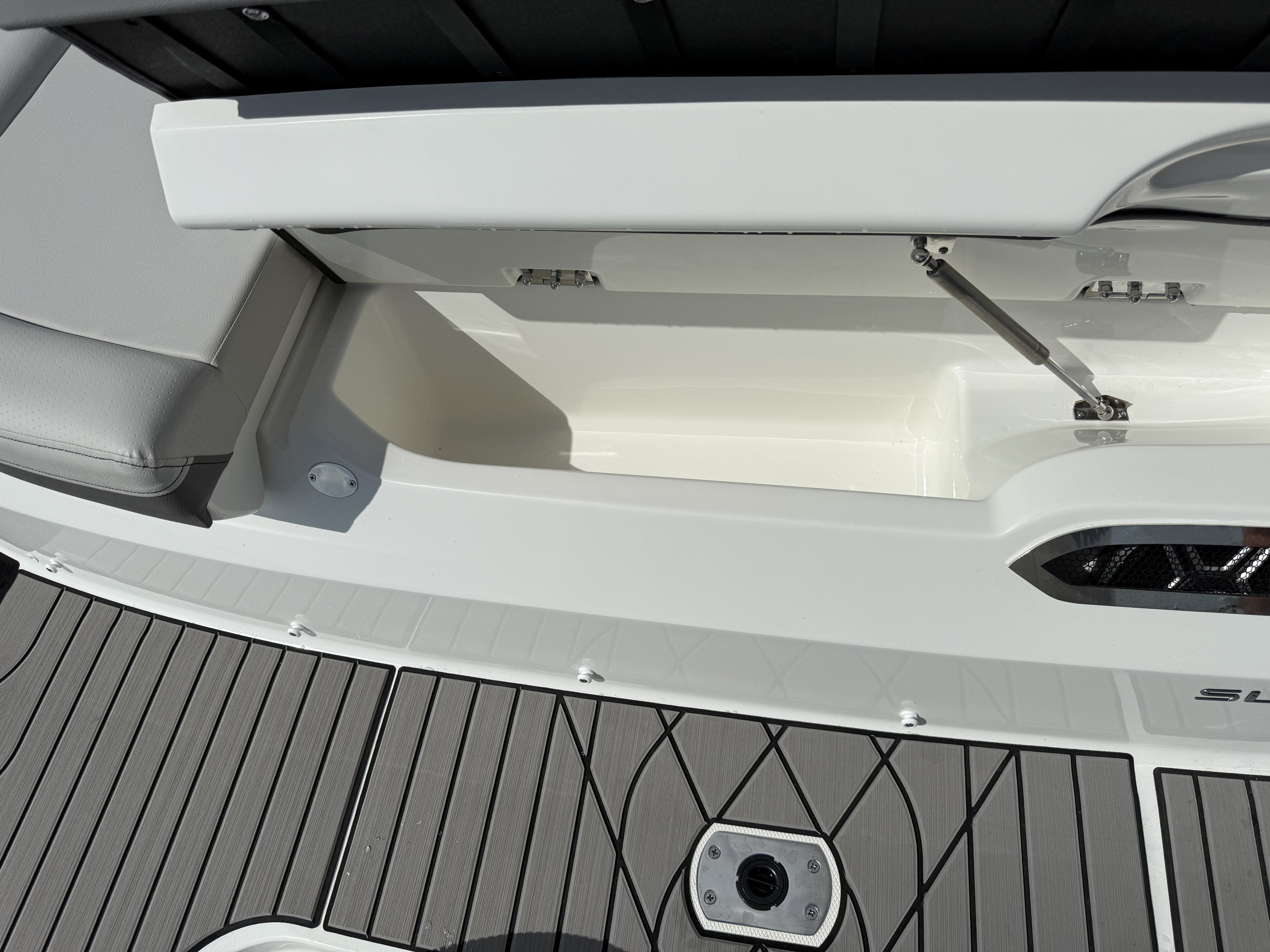 2026 Sea Ray SLX 280 Outboard Image Thumbnail #7