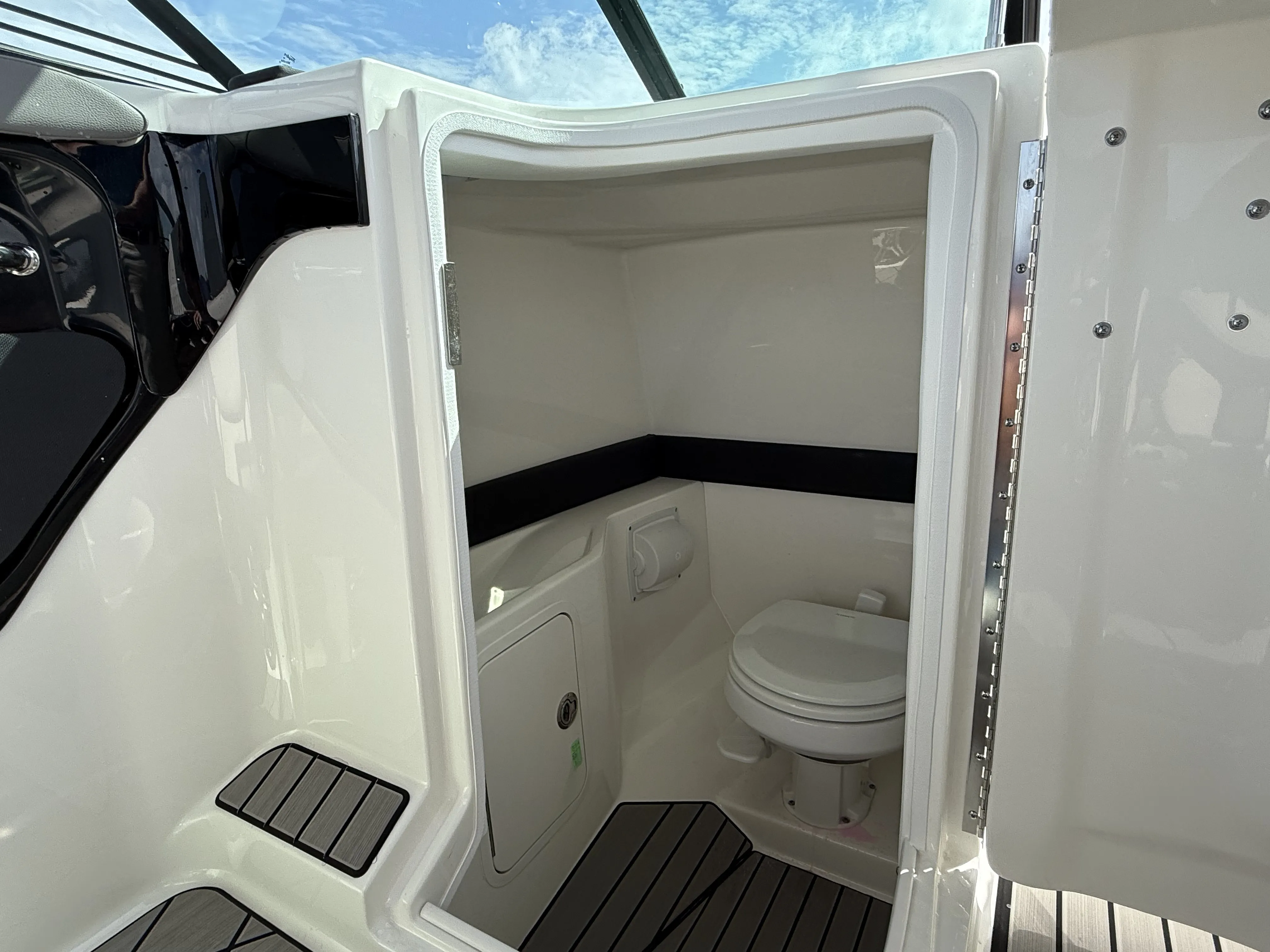 2026 Sea Ray SLX 280 Outboard Image Thumbnail #12