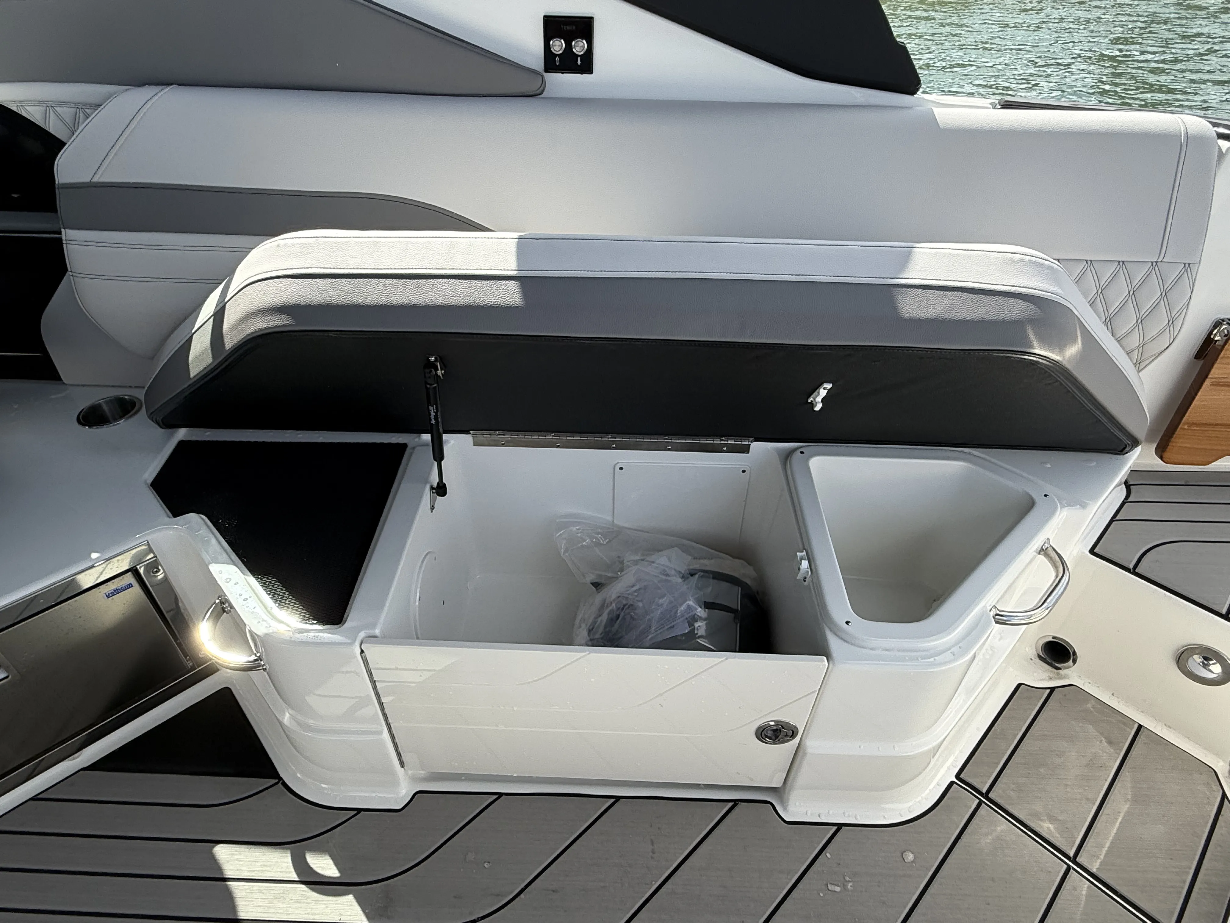 2026 Sea Ray SLX 280 Outboard Image Thumbnail #6