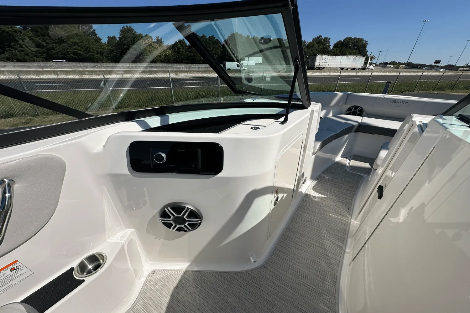 2026 Sea Ray SDX 250 Surf Image Thumbnail #6
