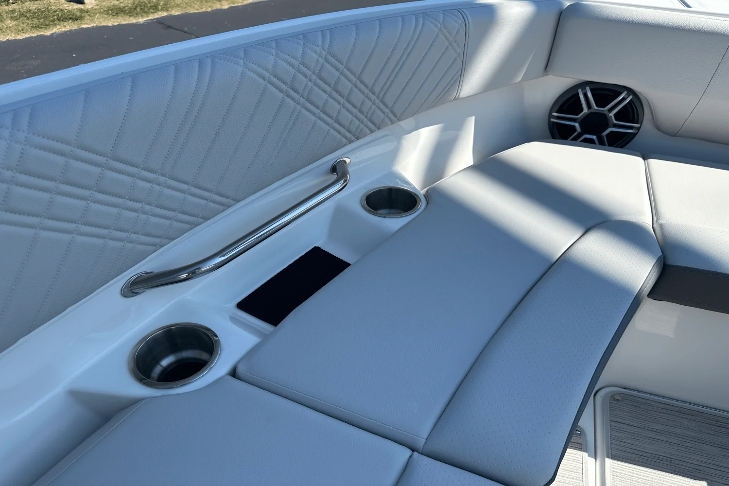 2026 Sea Ray SDX 250 Surf Image Thumbnail #4