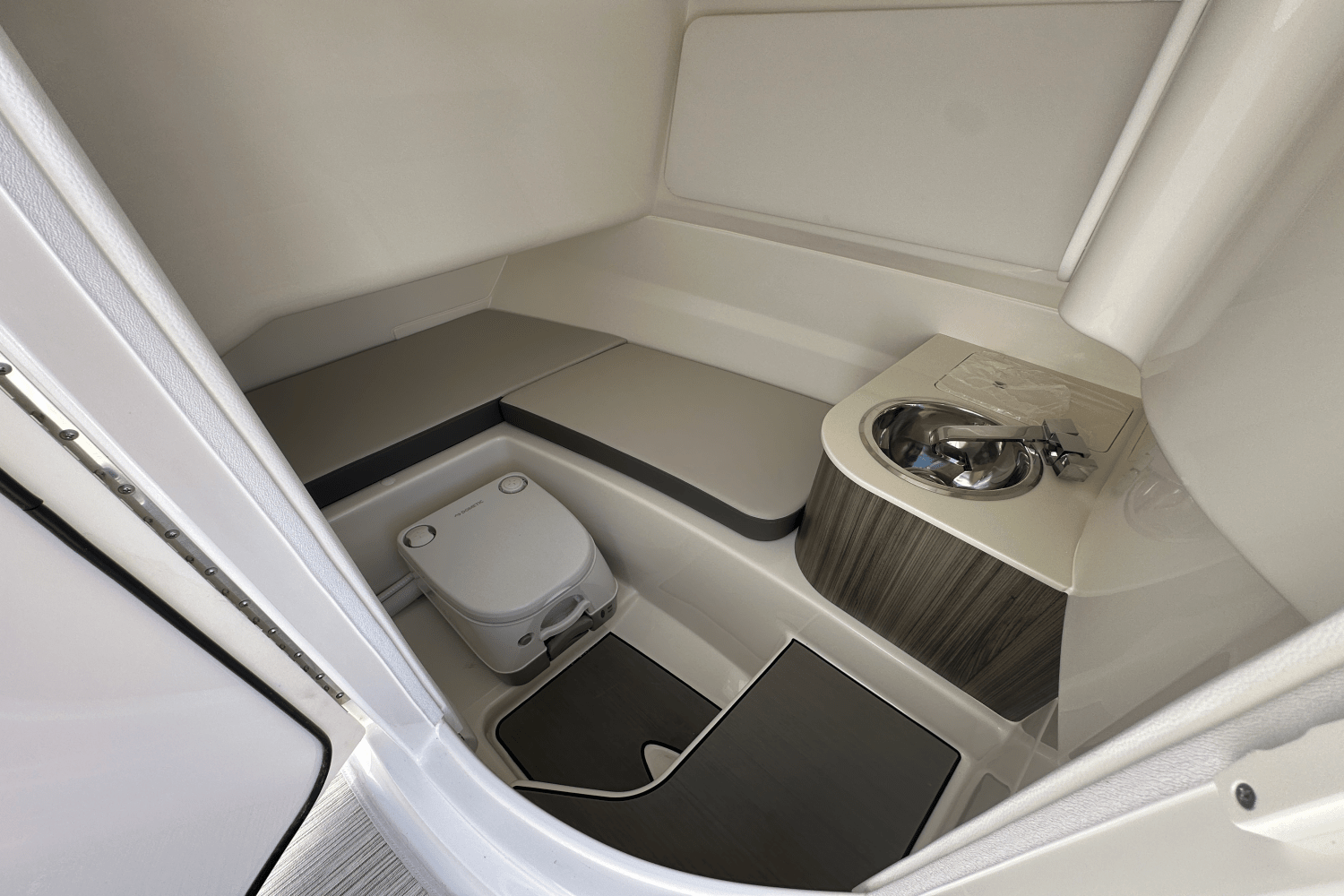 2026 Sea Ray SDX 250 Surf Image Thumbnail #8