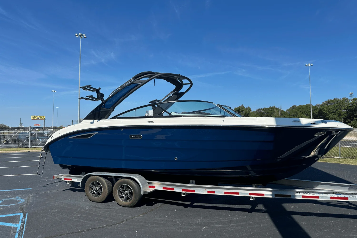 2026 Sea Ray SDX 250 Surf Image Thumbnail #2