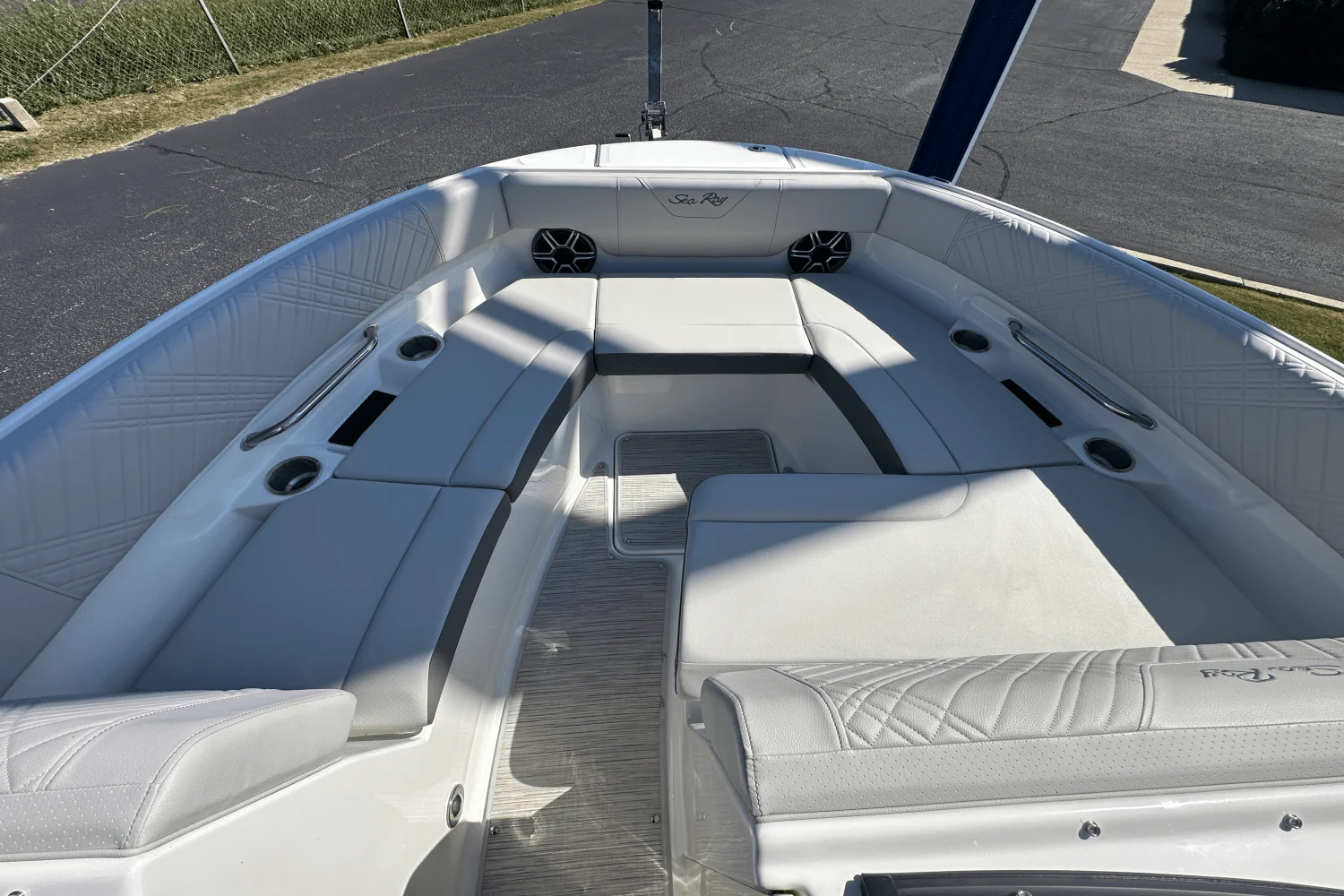 2026 Sea Ray SDX 250 Surf Image Thumbnail #3