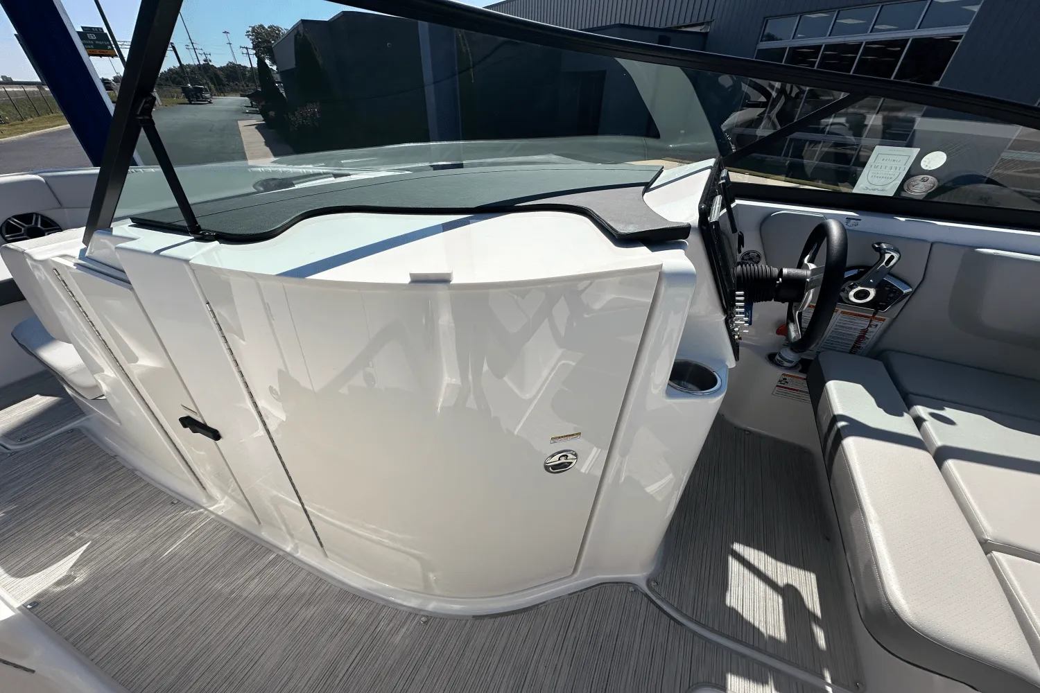 2026 Sea Ray SDX 250 Surf Image Thumbnail #7