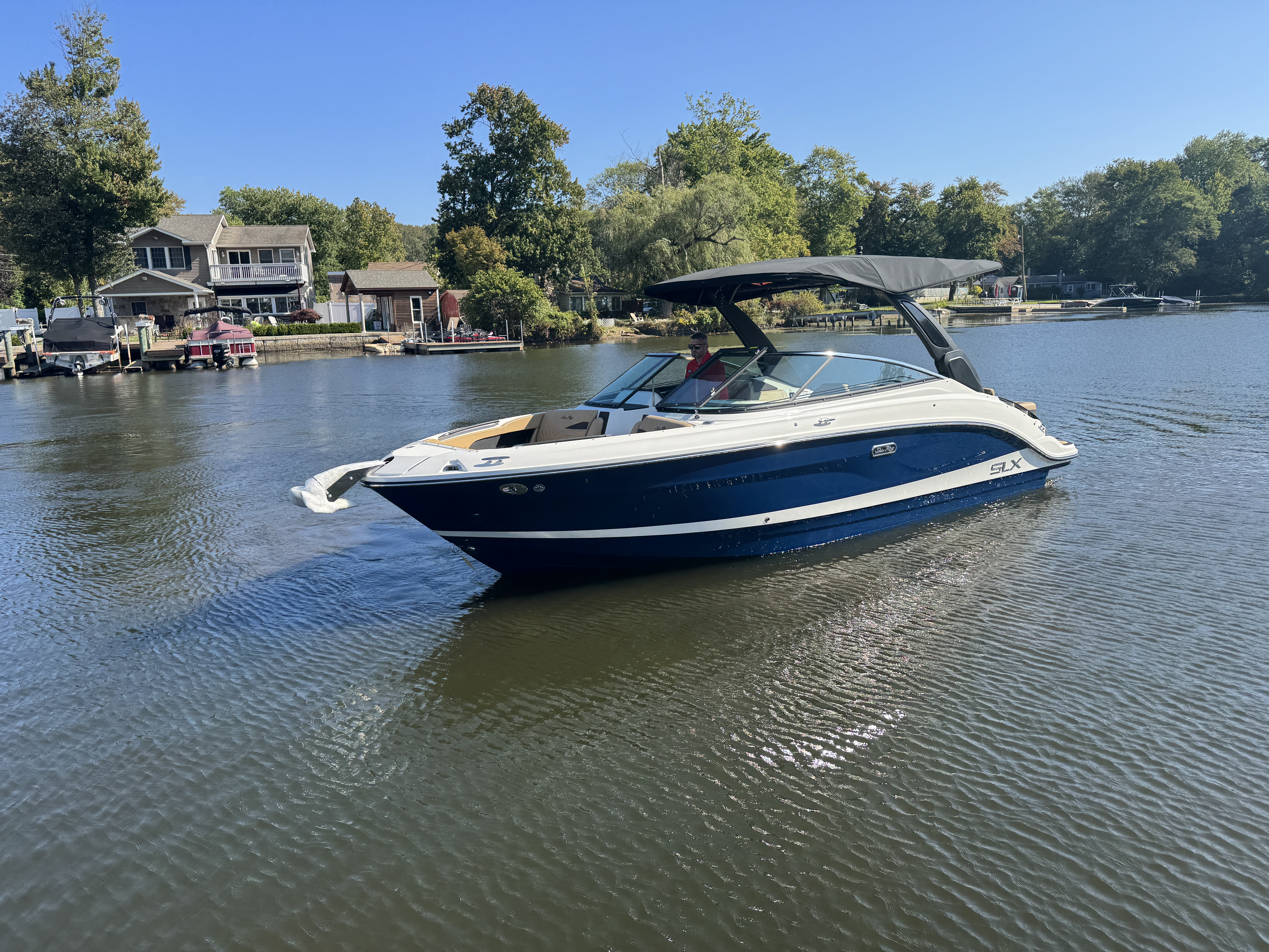 2026 Sea Ray SLX 260 Image Thumbnail #3