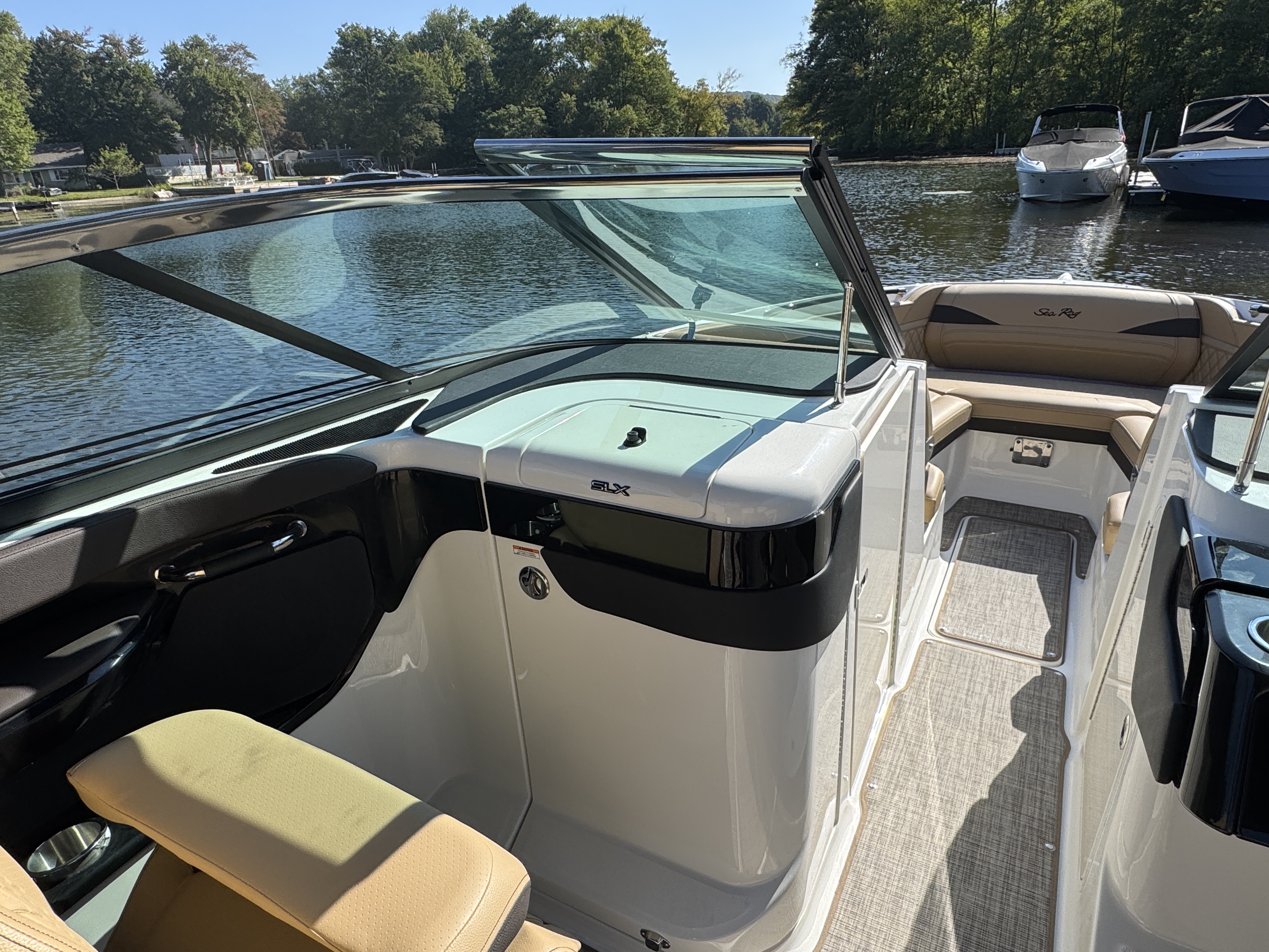 2026 Sea Ray SLX 260 Image Thumbnail #24