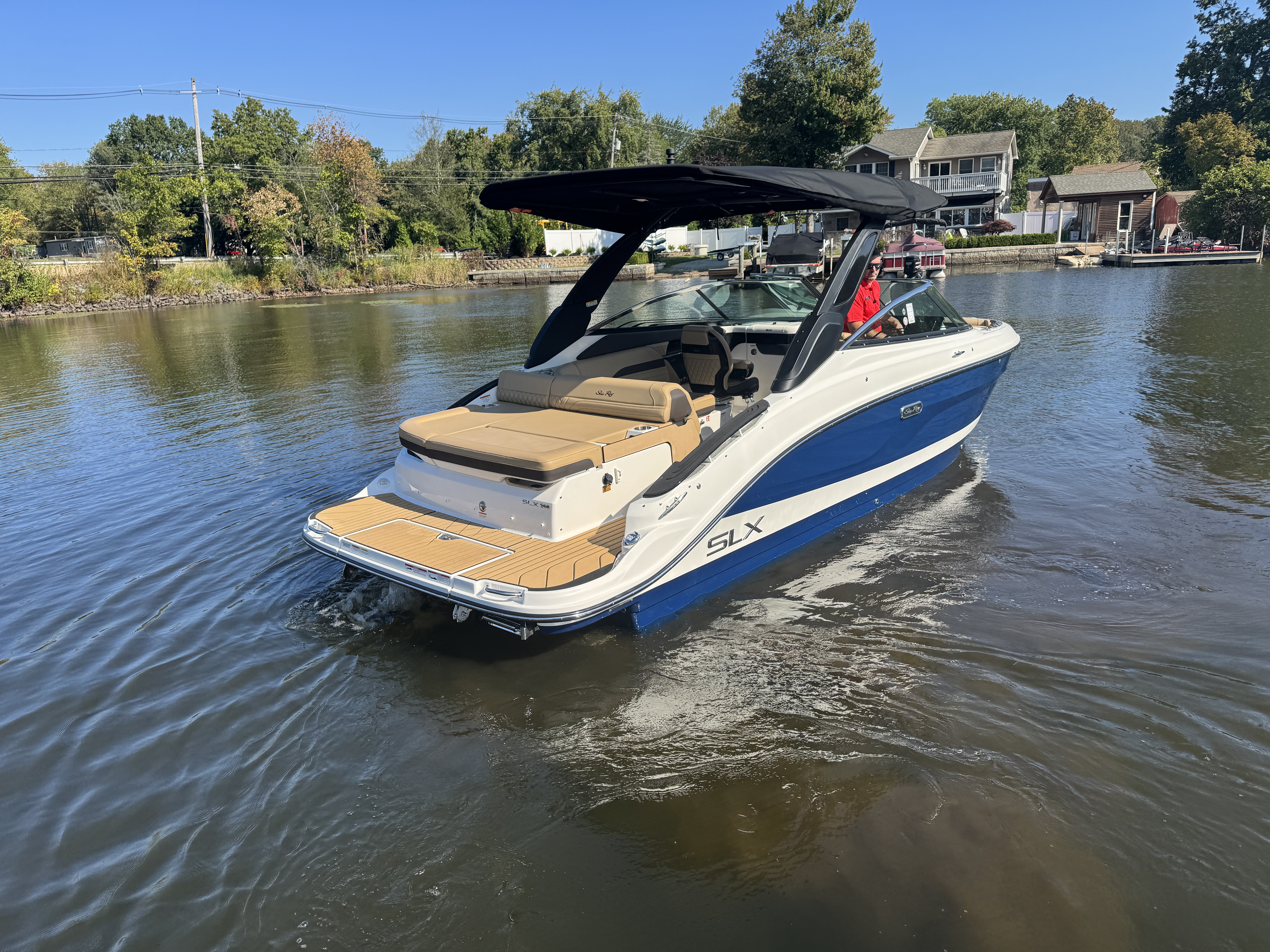 2026 Sea Ray SLX 260 Image Thumbnail #13