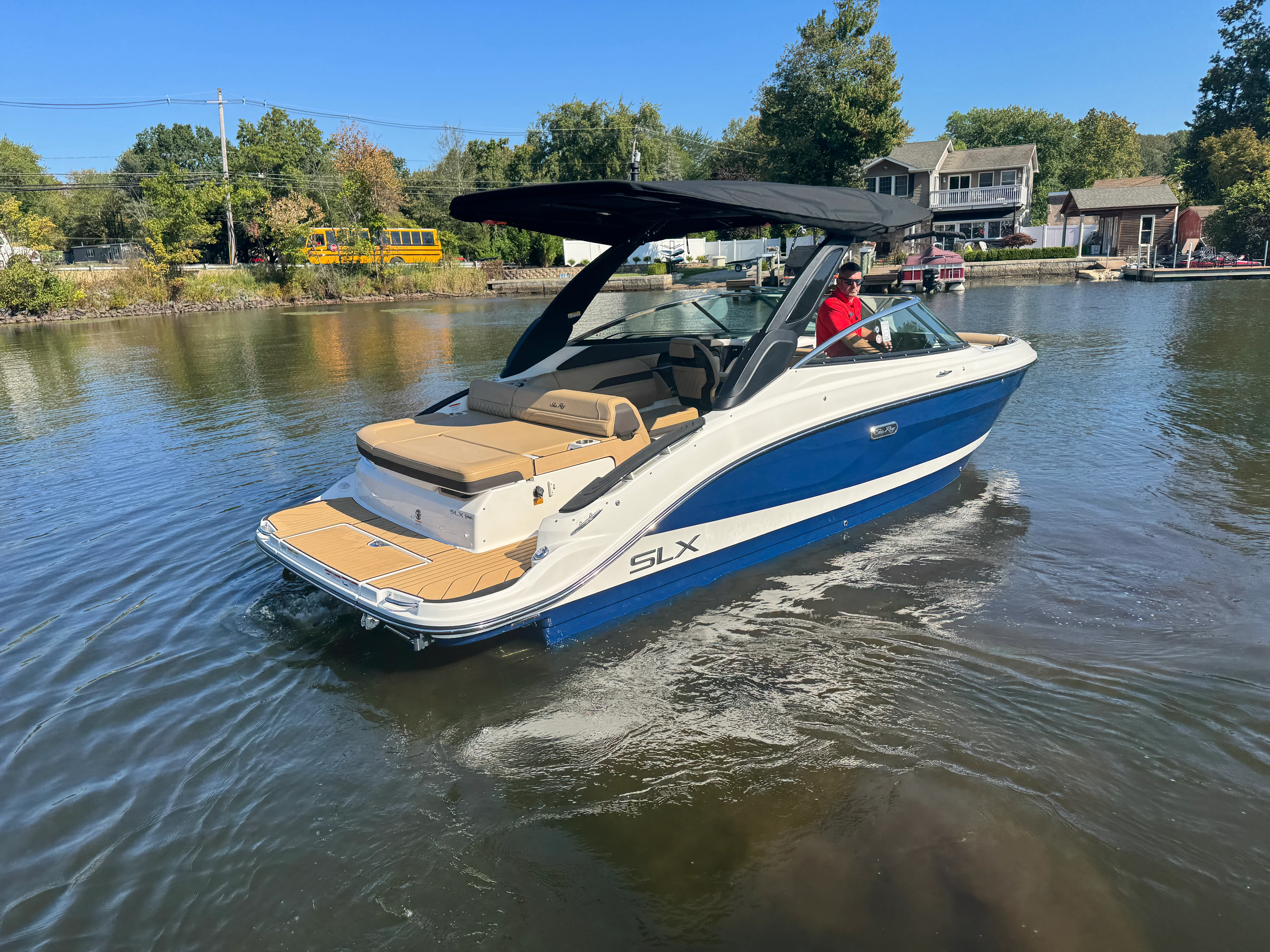 2026 Sea Ray SLX 260 Image Thumbnail #3