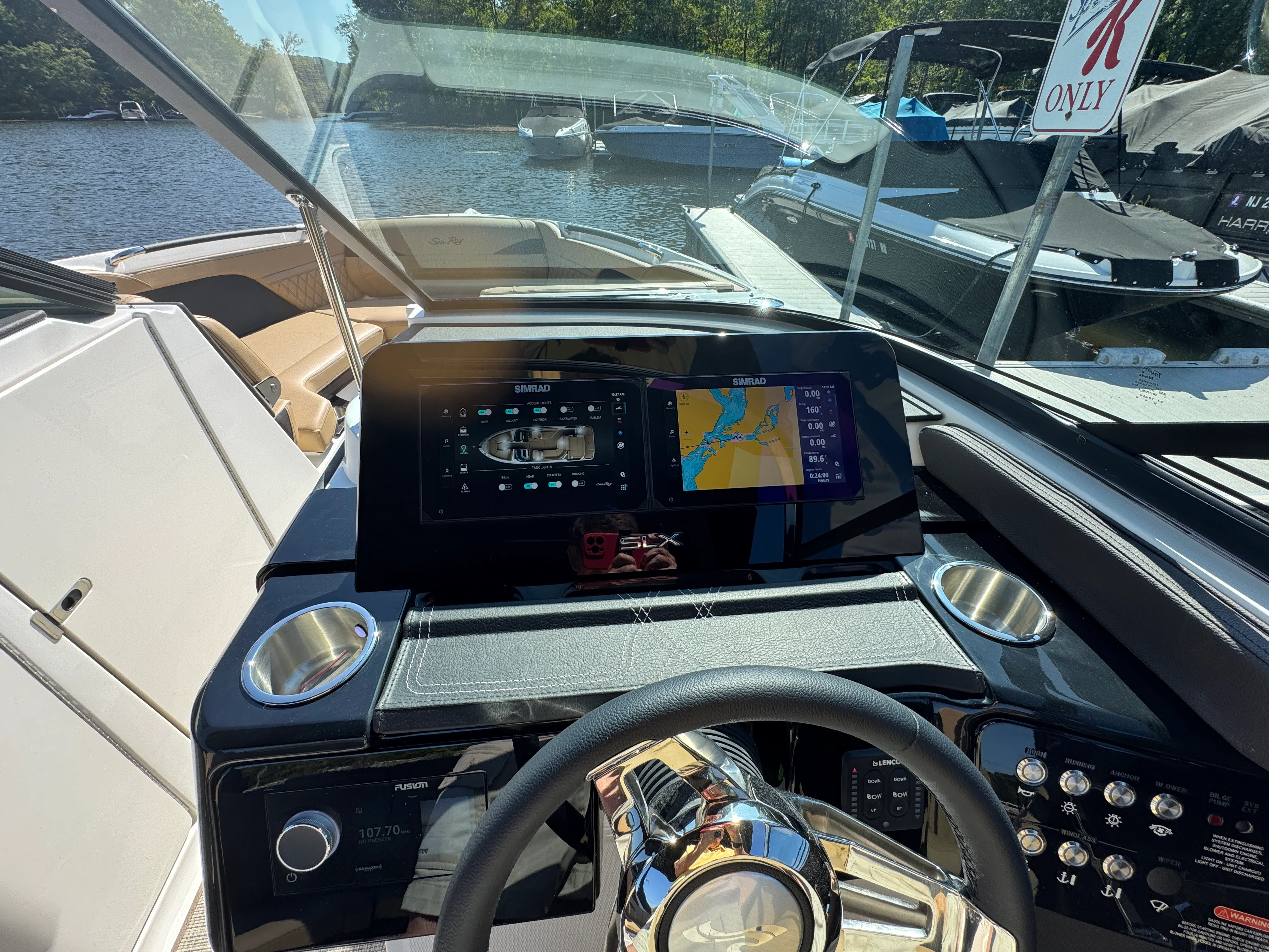 2026 Sea Ray SLX 260 Image Thumbnail #16