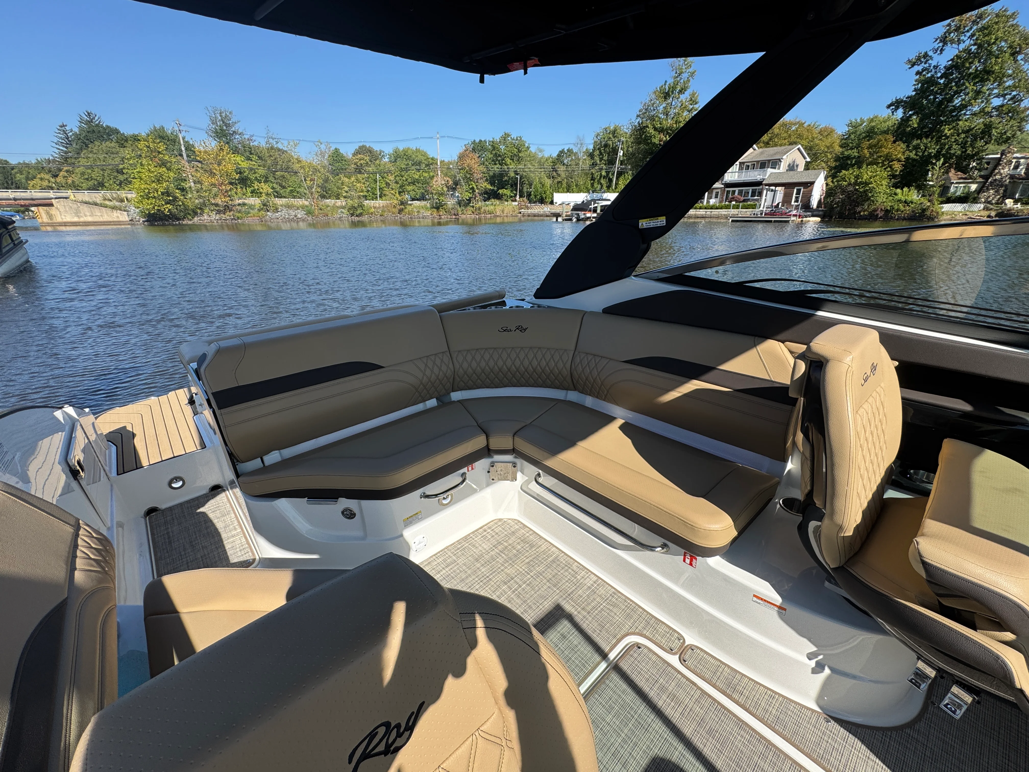 2026 Sea Ray SLX 260 Image Thumbnail #9