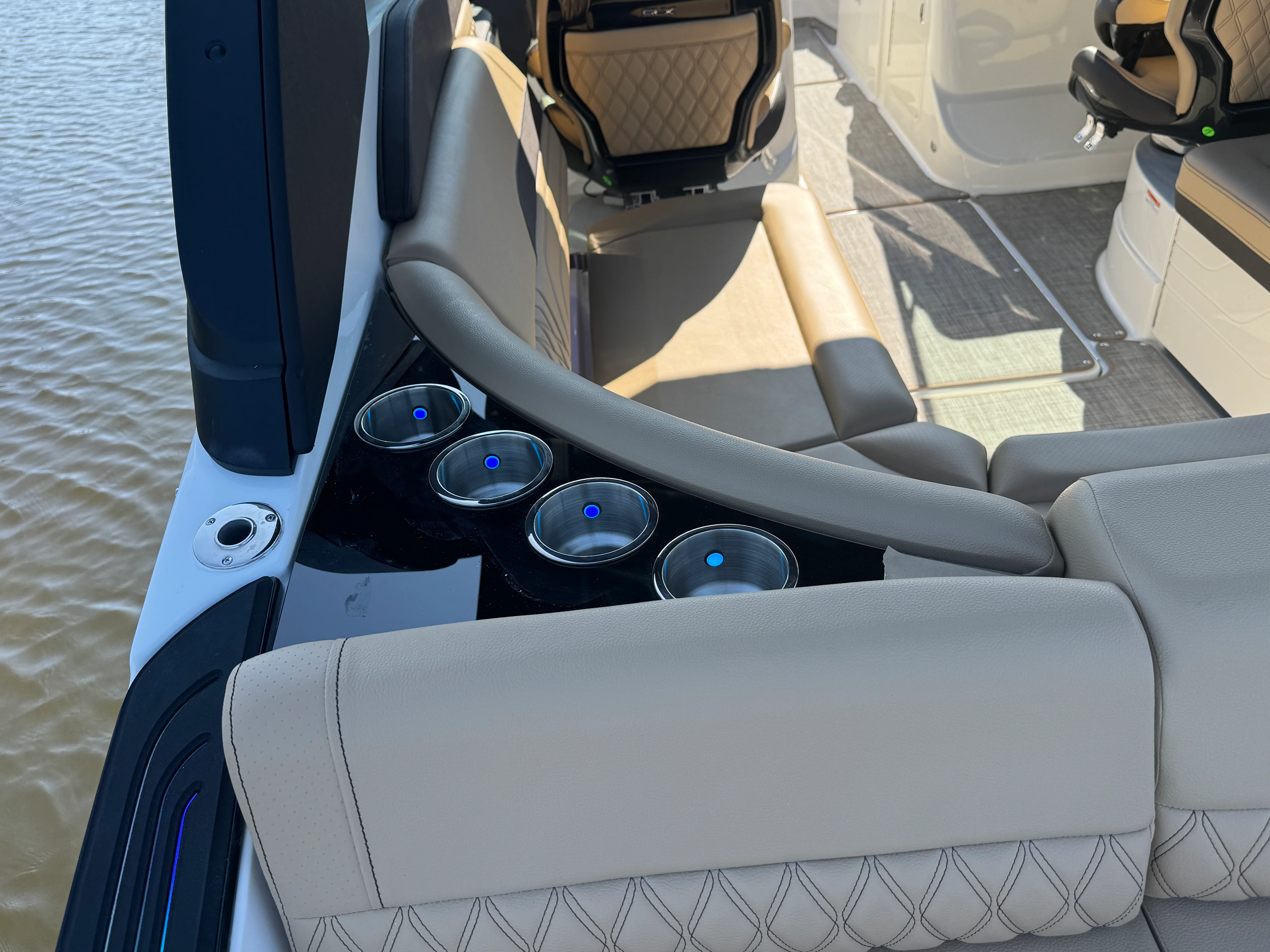 2026 Sea Ray SLX 260 Image Thumbnail #10