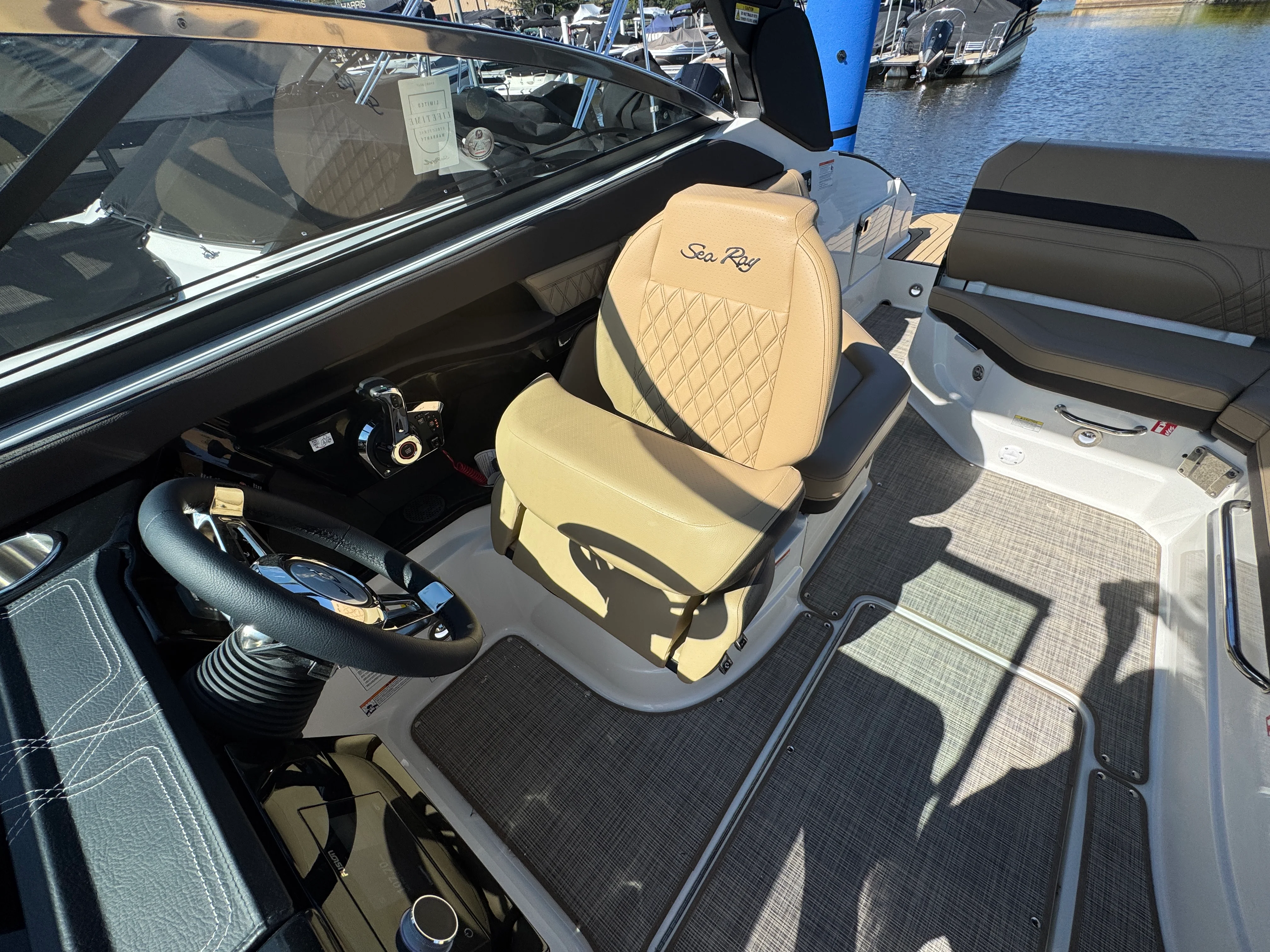 2026 Sea Ray SLX 260 Image Thumbnail #13