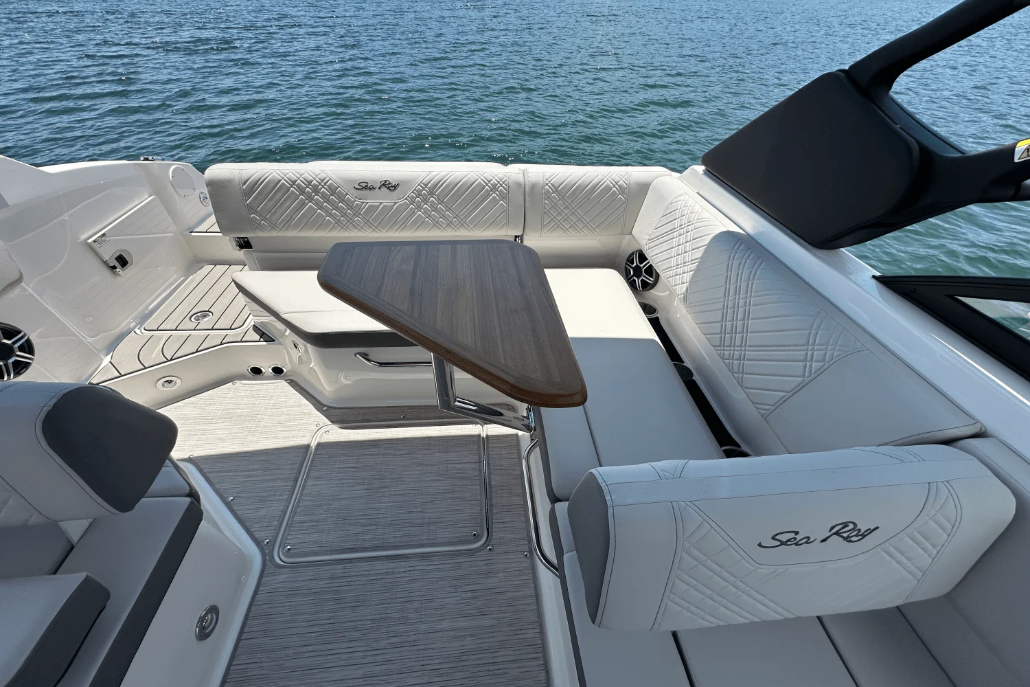 2026 Sea Ray SDX 230 Image Thumbnail #17