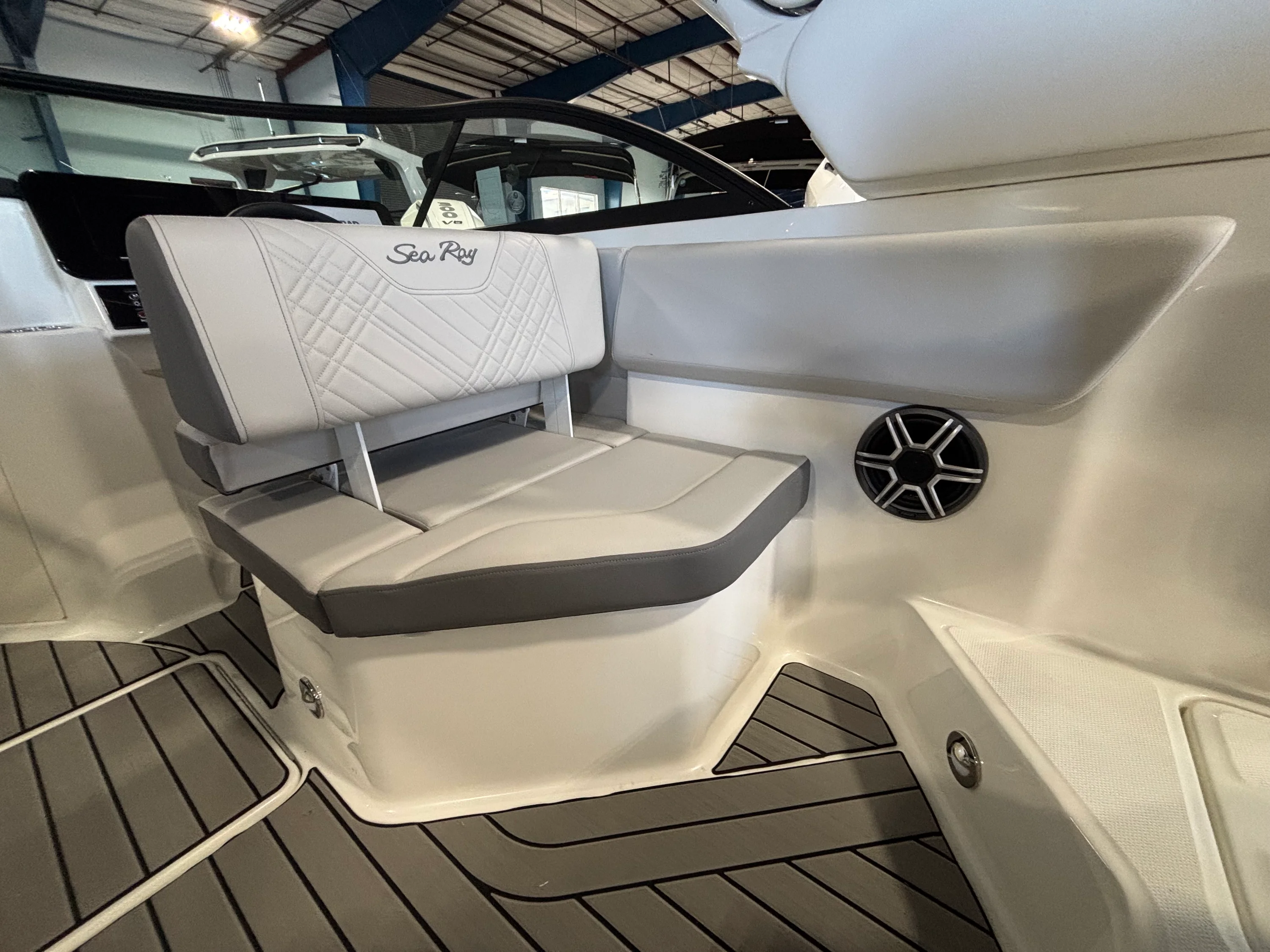 2026 Sea Ray SDX 230 Outboard Image Thumbnail #12