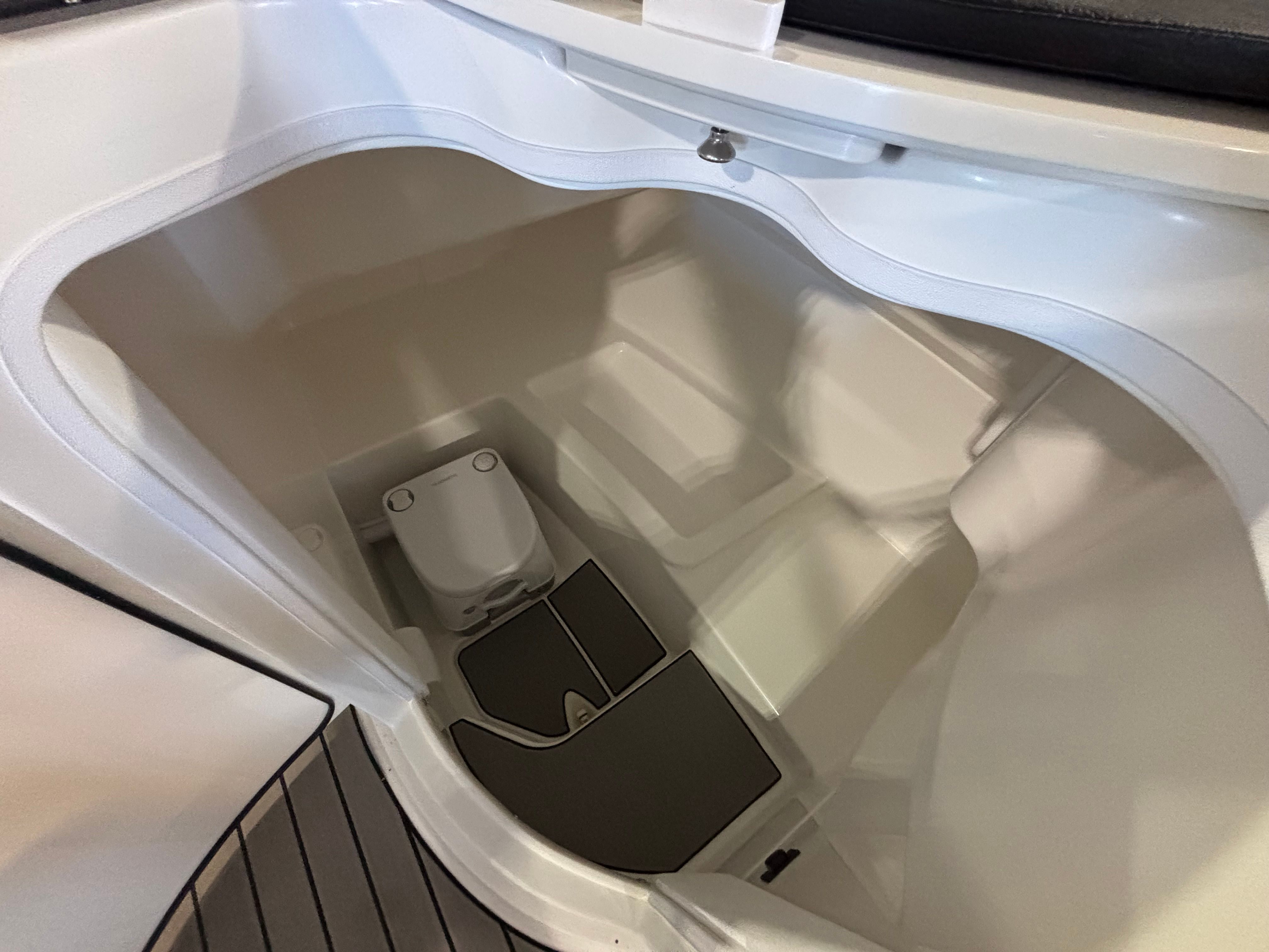 2026 Sea Ray SDX 230 Outboard Image Thumbnail #14