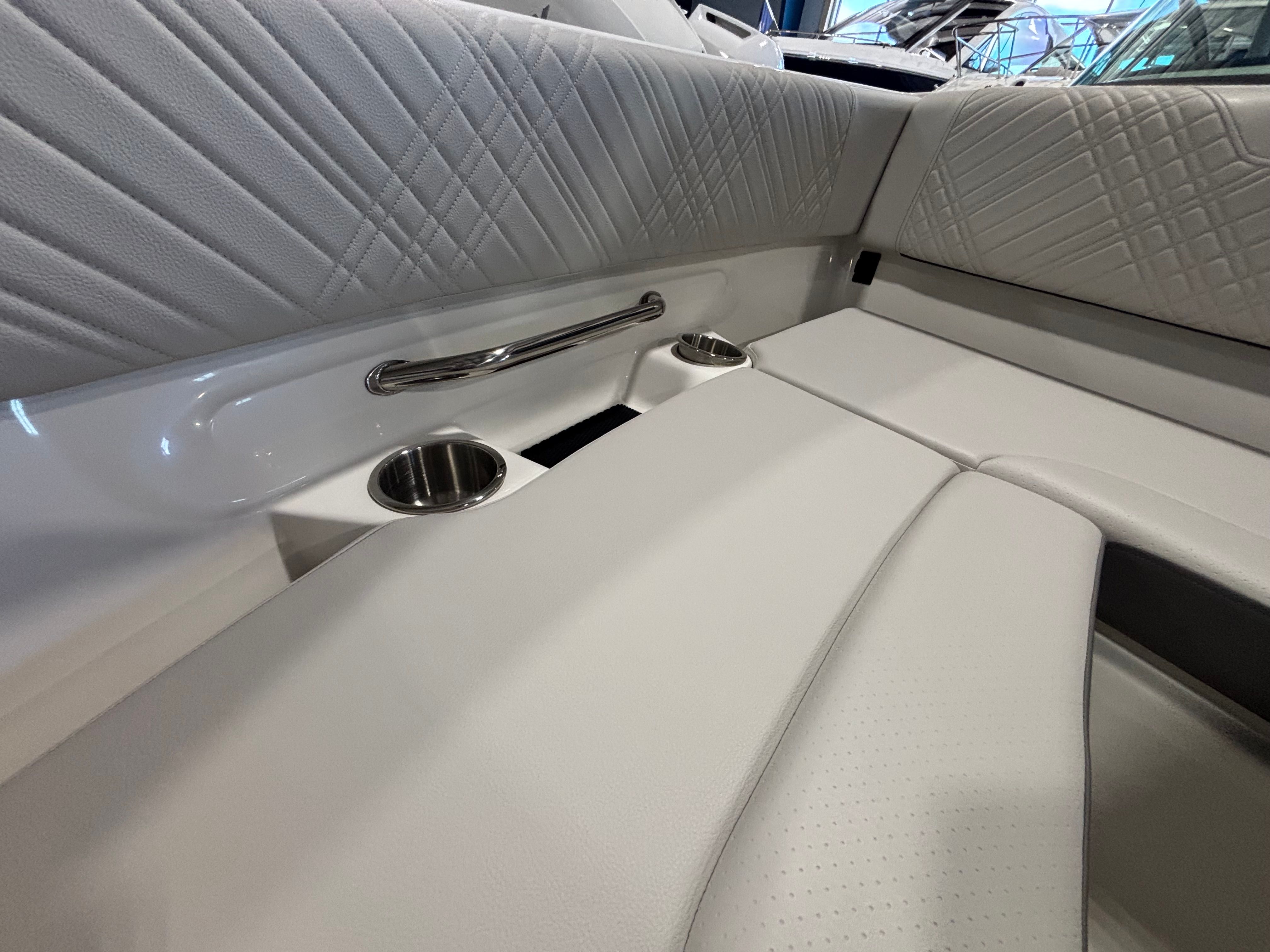 2026 Sea Ray SDX 230 Outboard Image Thumbnail #18