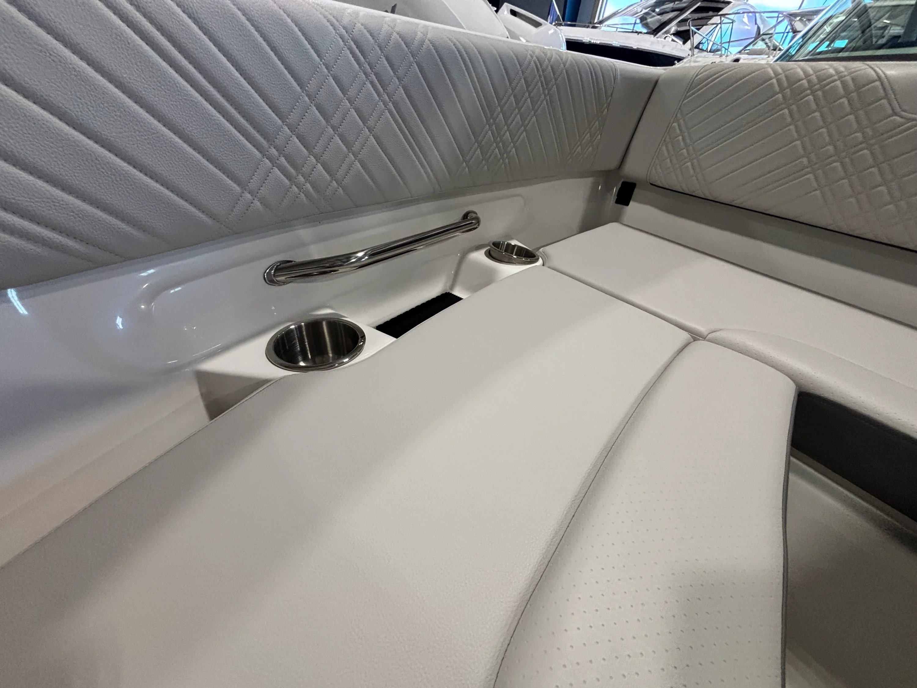 2026 Sea Ray SDX 230 Outboard Image Thumbnail #18