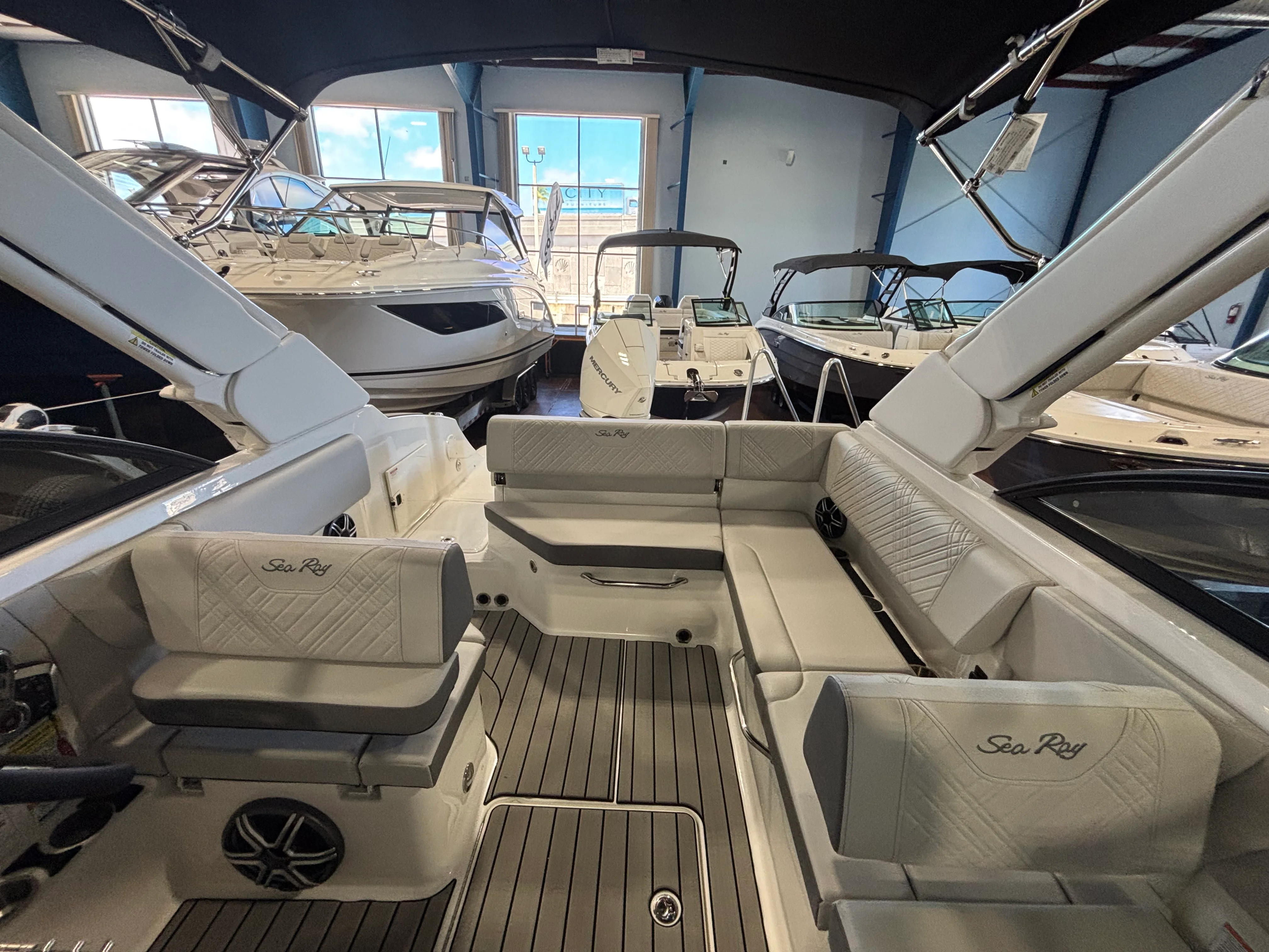 2026 Sea Ray SDX 230 Outboard Image Thumbnail #8