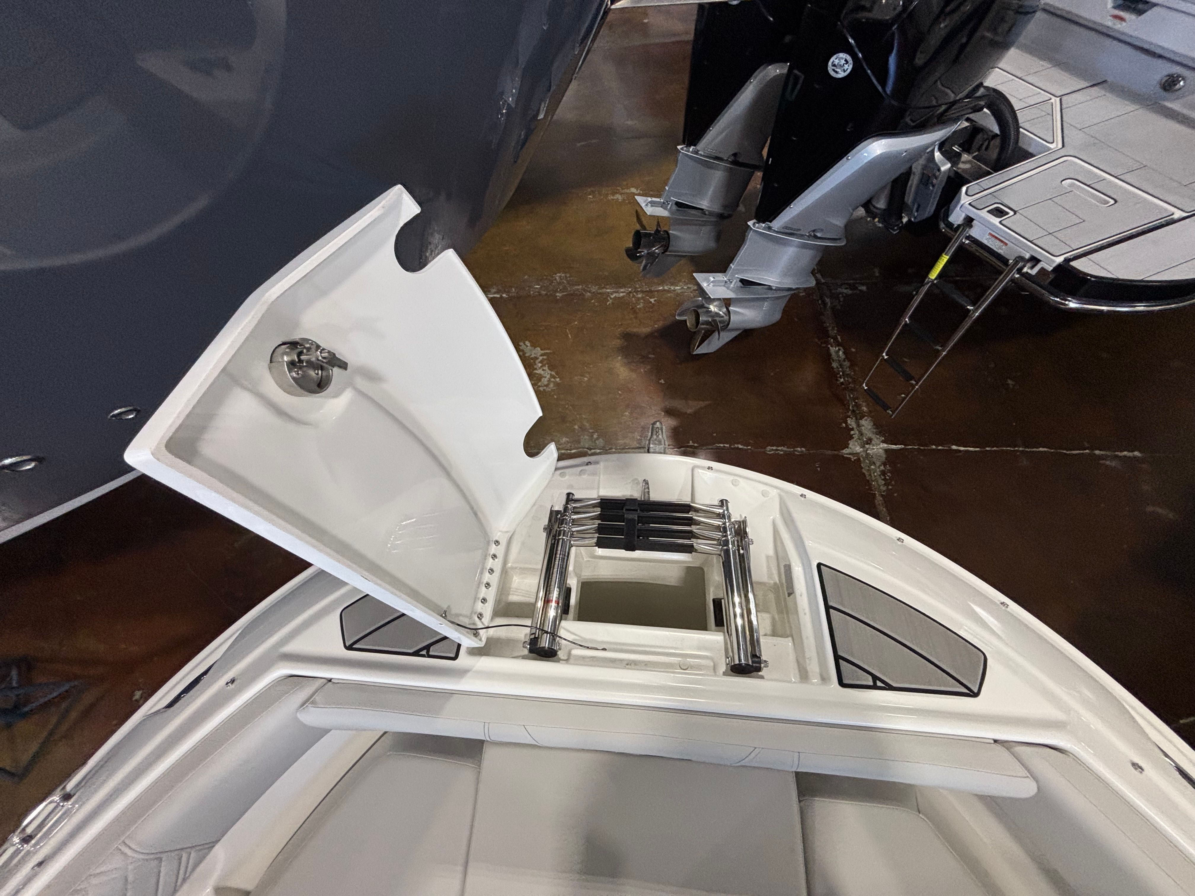 2026 Sea Ray SDX 230 Outboard Image Thumbnail #20