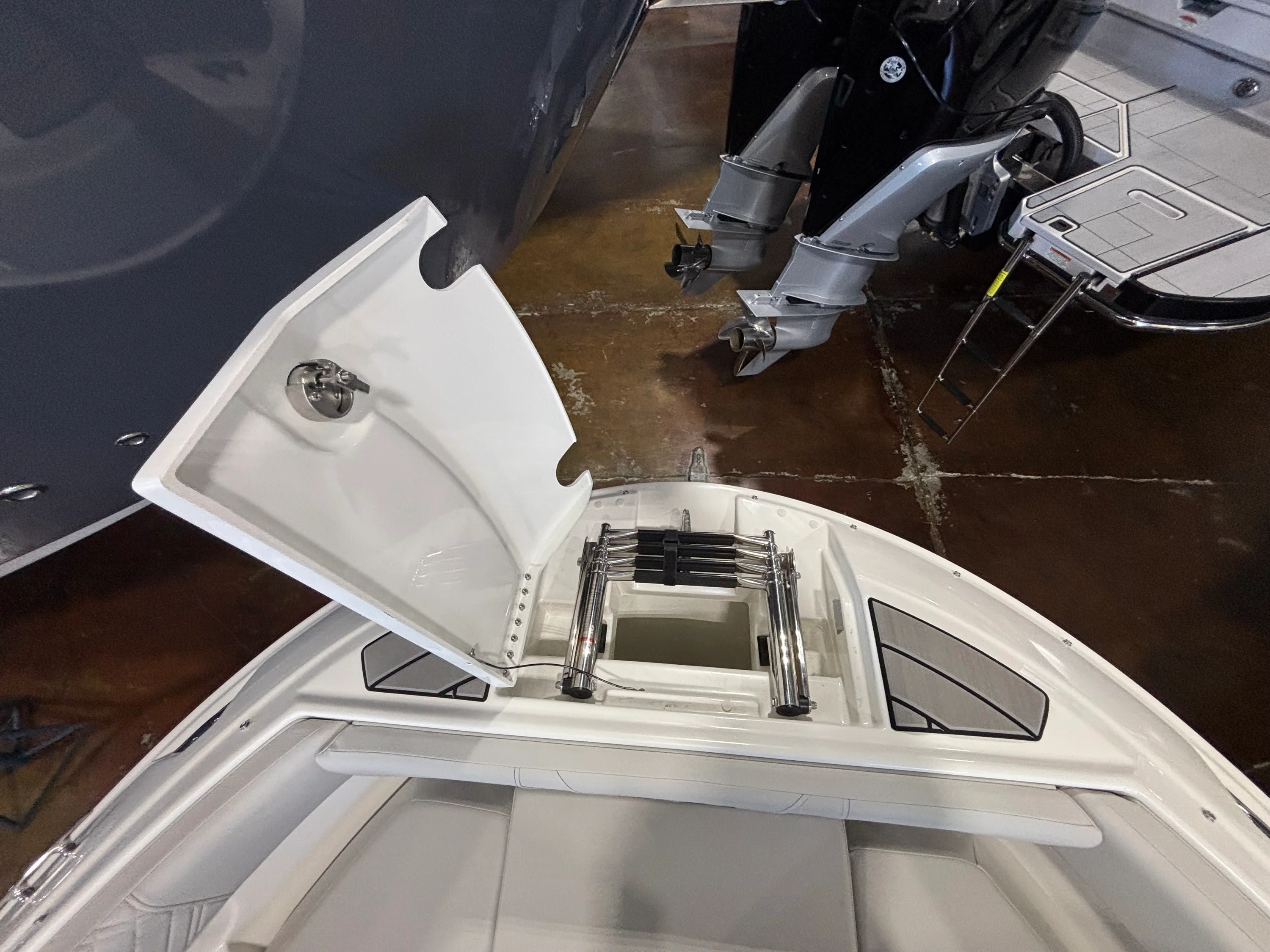 2026 Sea Ray SDX 230 Outboard Image Thumbnail #20