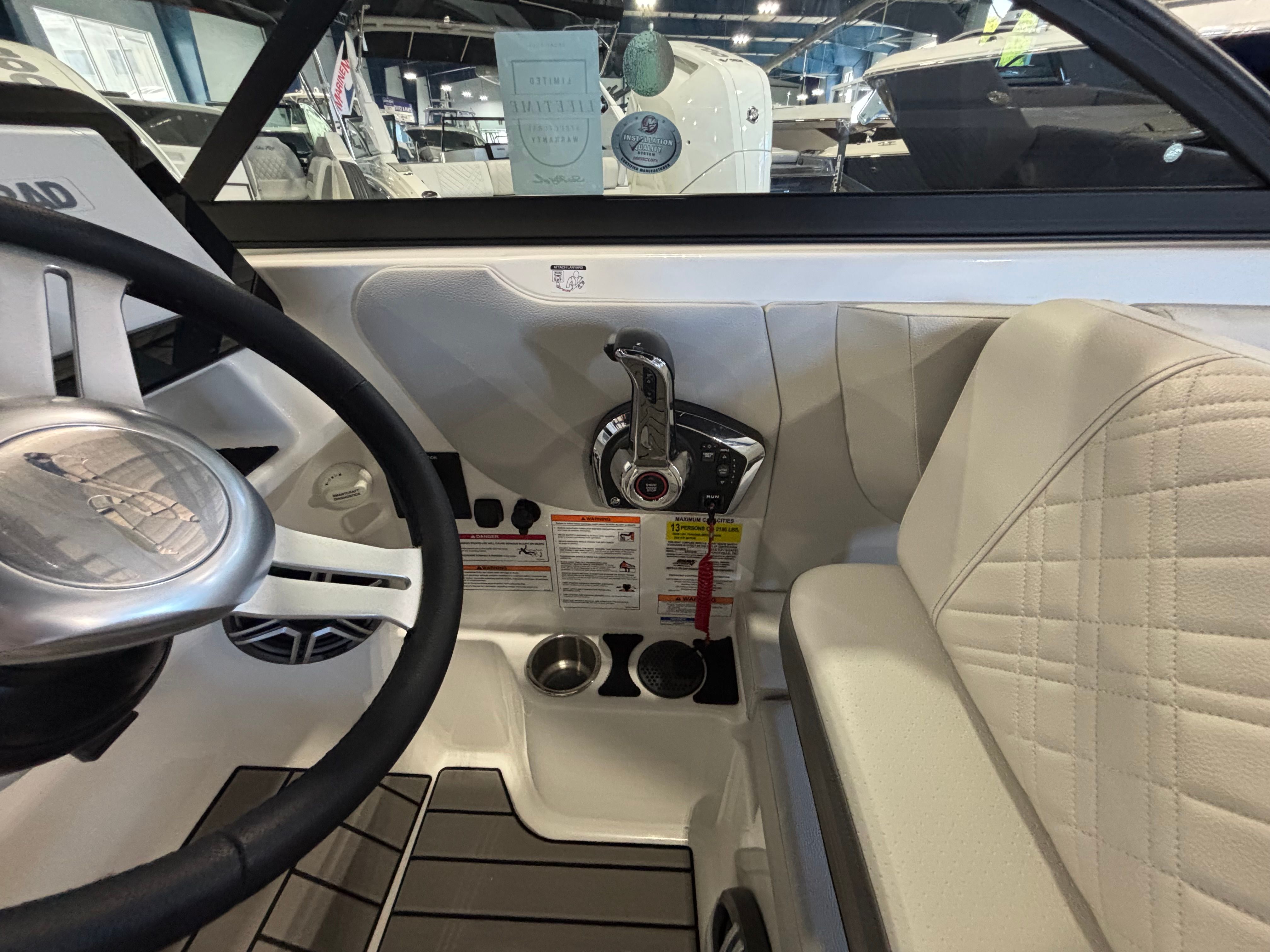 2026 Sea Ray SDX 230 Outboard Image Thumbnail #11