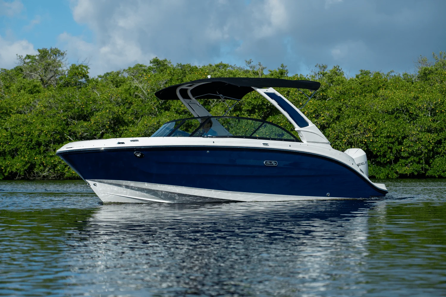 2026 Sea Ray SDX 230 Outboard Image Thumbnail #33