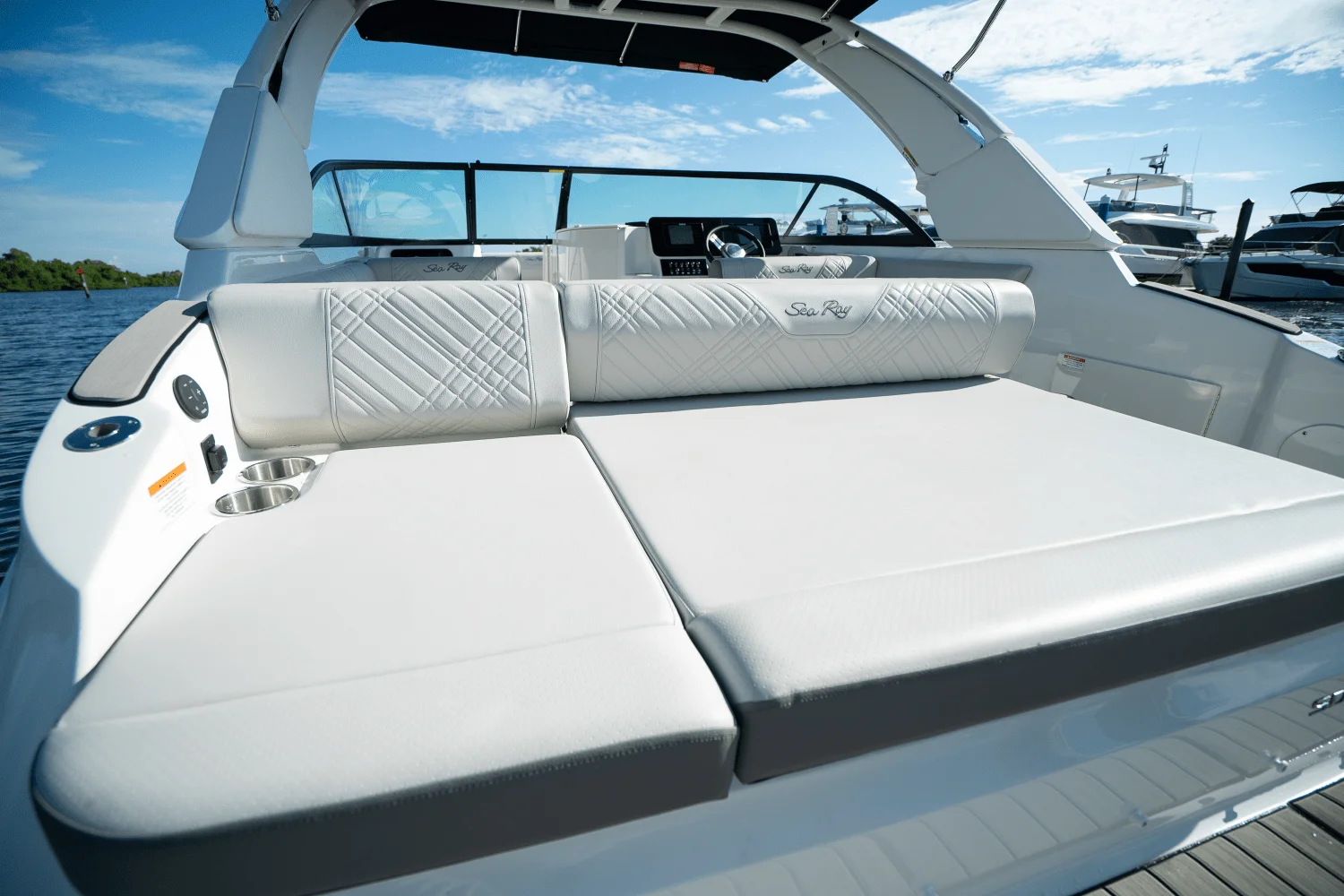 2026 Sea Ray SDX 230 Outboard Image Thumbnail #5