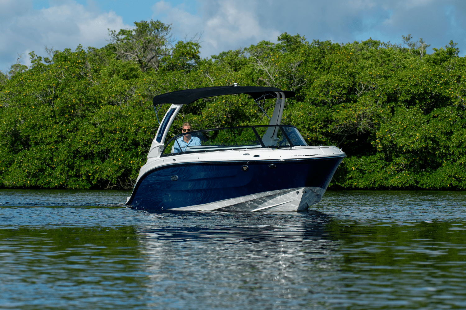 2026 Sea Ray SDX 230 Outboard Image Thumbnail #30