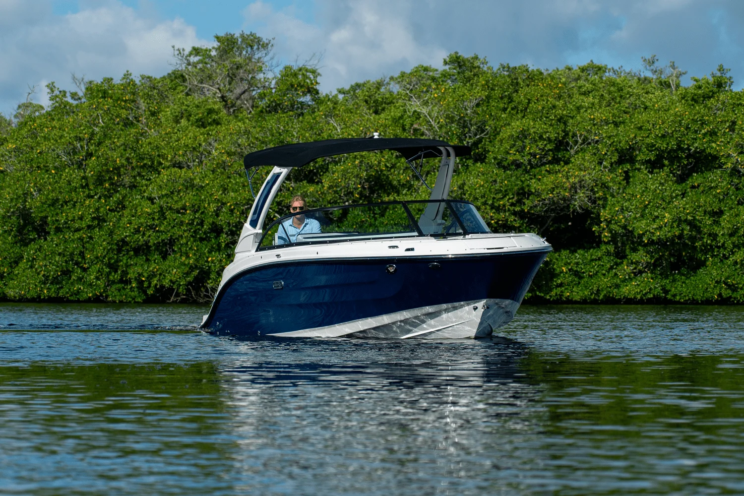 2026 Sea Ray SDX 230 Outboard Image Thumbnail #30
