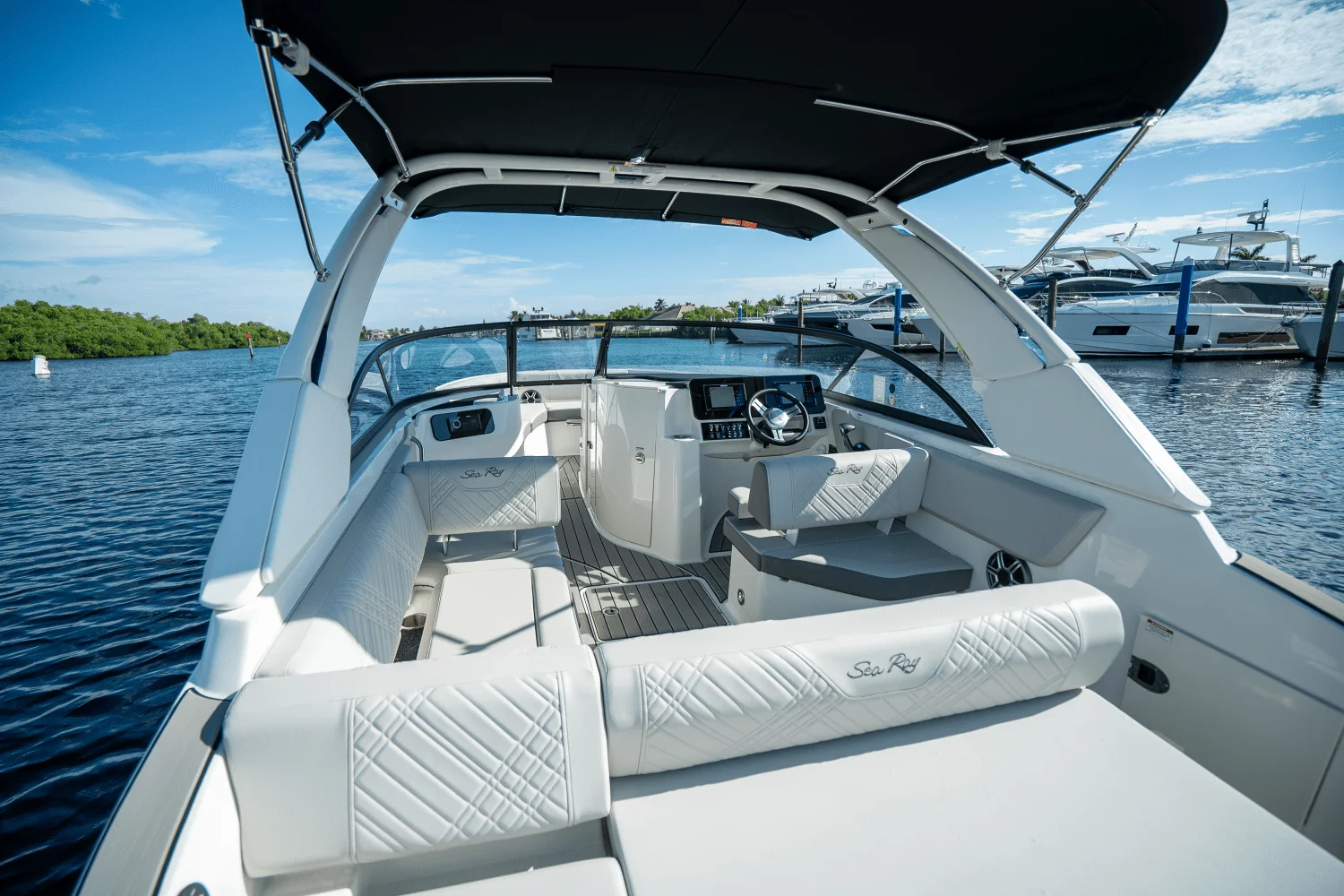 2026 Sea Ray SDX 230 Outboard Image Thumbnail #4