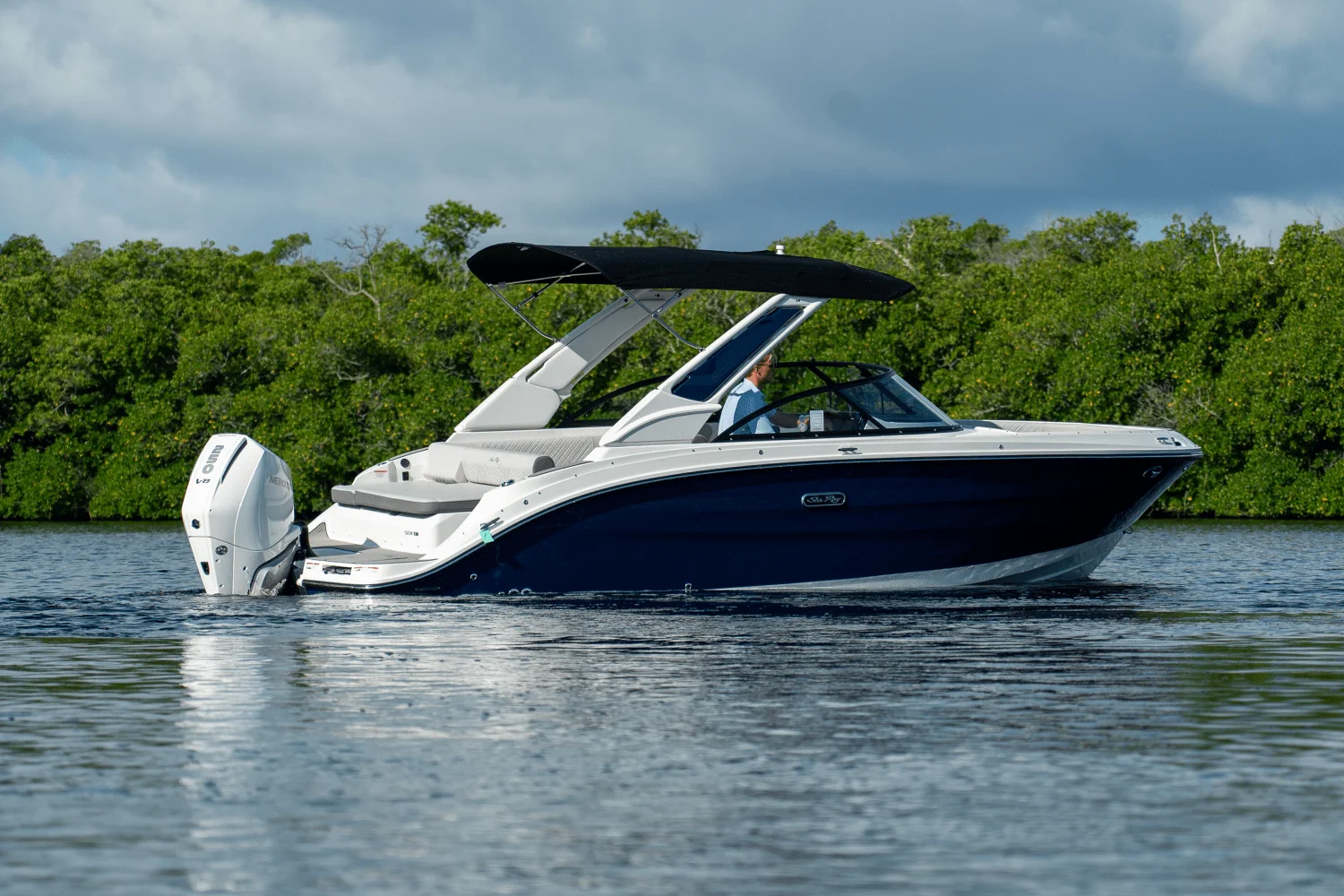 2026 Sea Ray SDX 230 Outboard Image Thumbnail #27