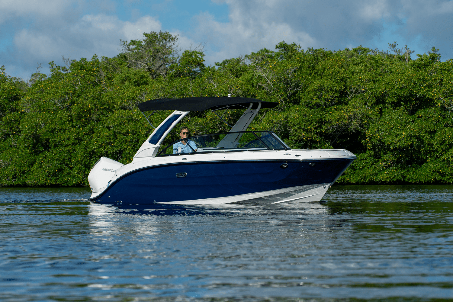 2026 Sea Ray SDX 230 Outboard Image Thumbnail #41