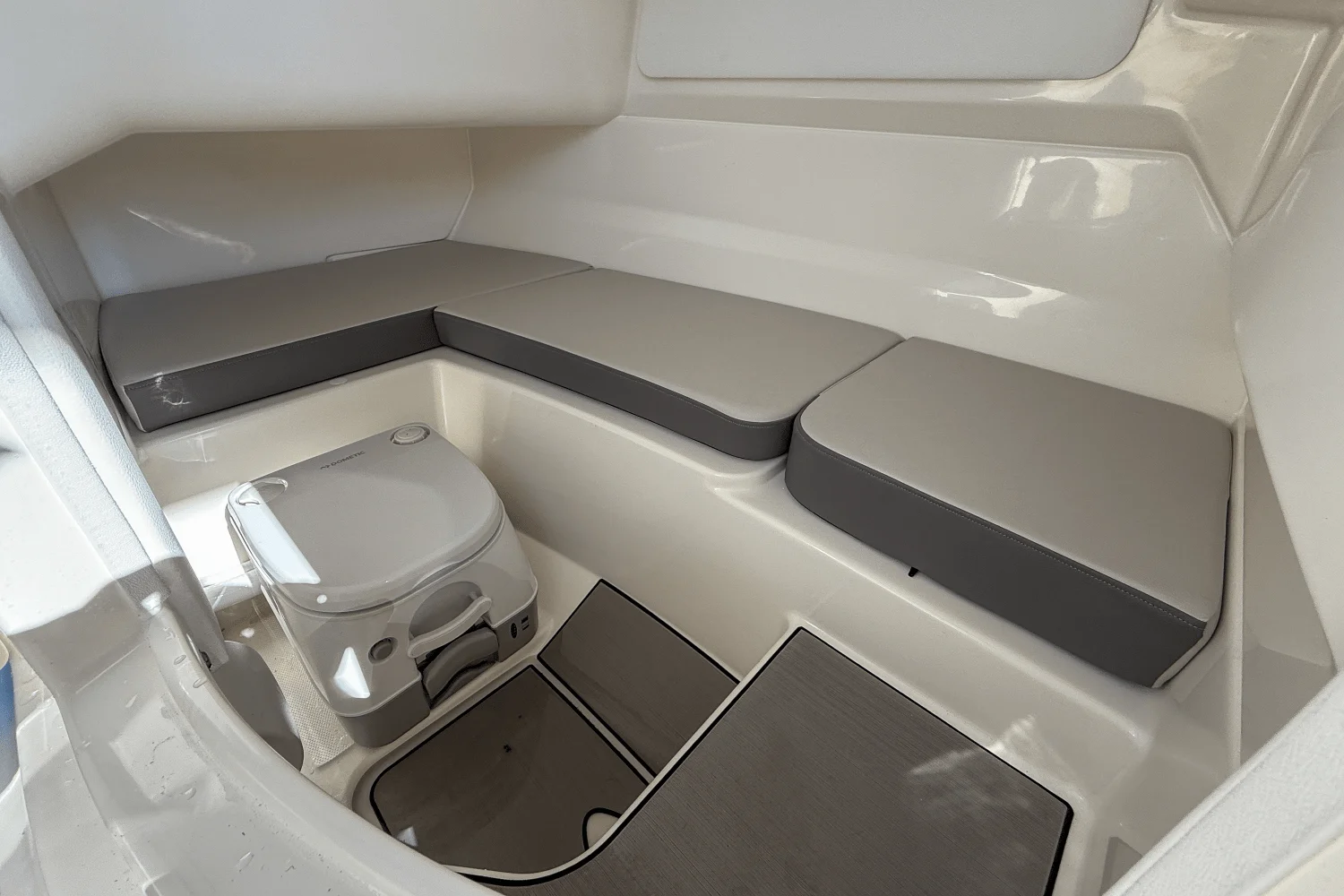 2026 Sea Ray SDX 230 Outboard Image Thumbnail #18