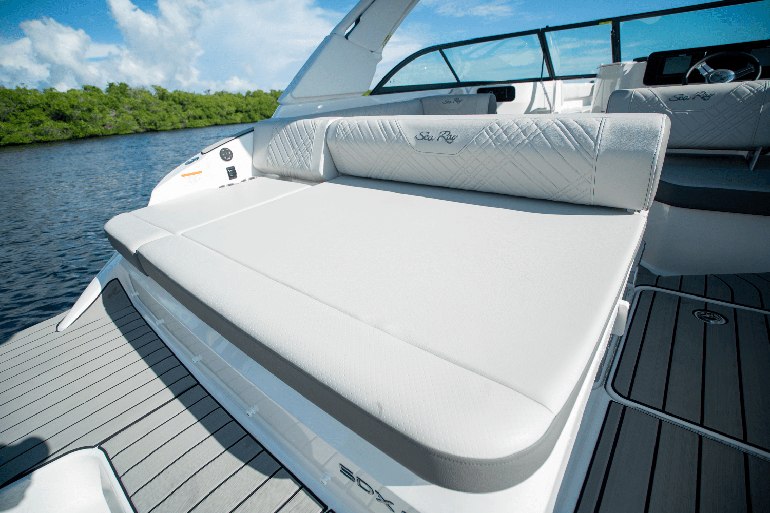 2026 Sea Ray SDX 230 Outboard Image Thumbnail #6