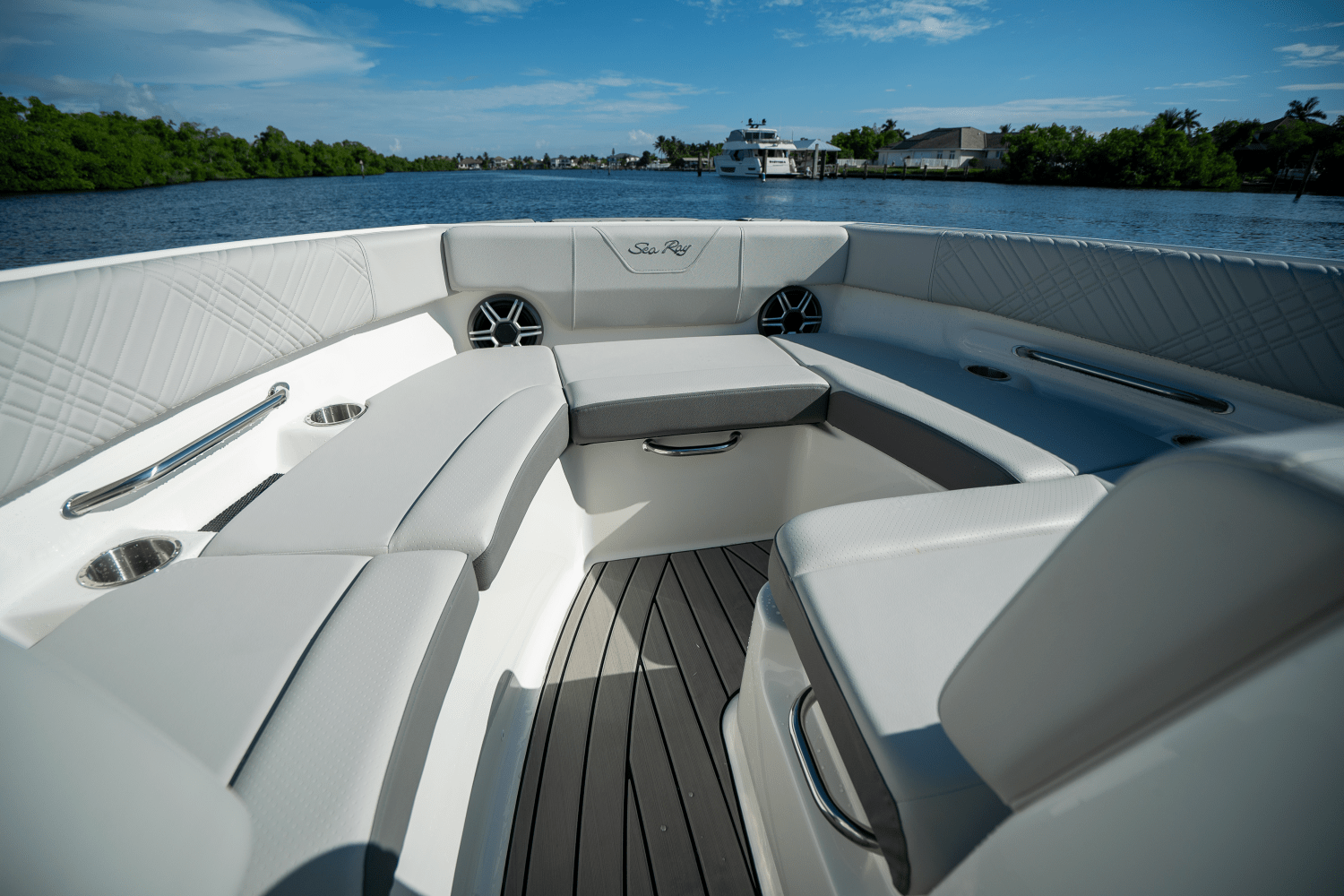 2026 Sea Ray SDX 230 Outboard Image Thumbnail #20