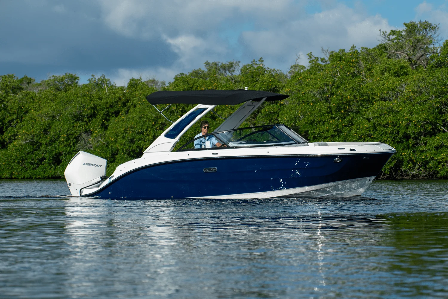 2026 Sea Ray SDX 230 Outboard Image Thumbnail #0