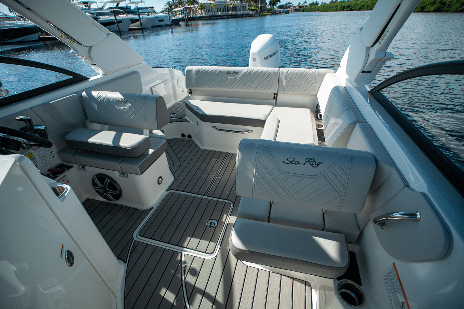 2026 Sea Ray SDX 230 Outboard Image Thumbnail #19