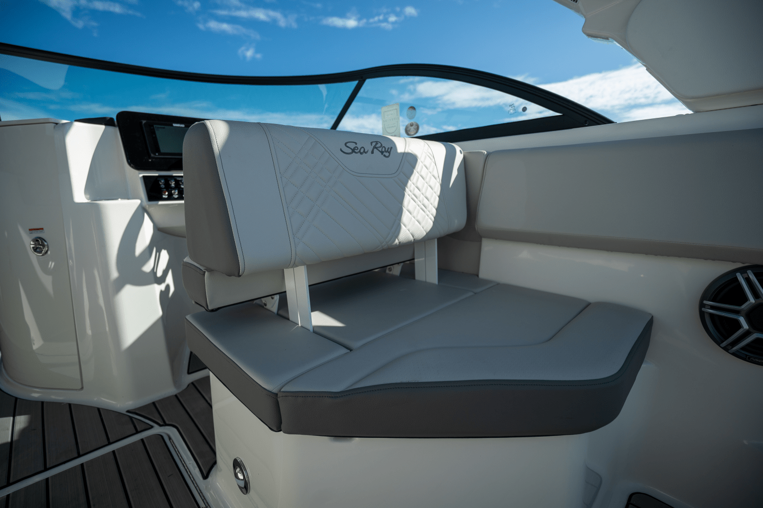 2026 Sea Ray SDX 230 Outboard Image Thumbnail #12