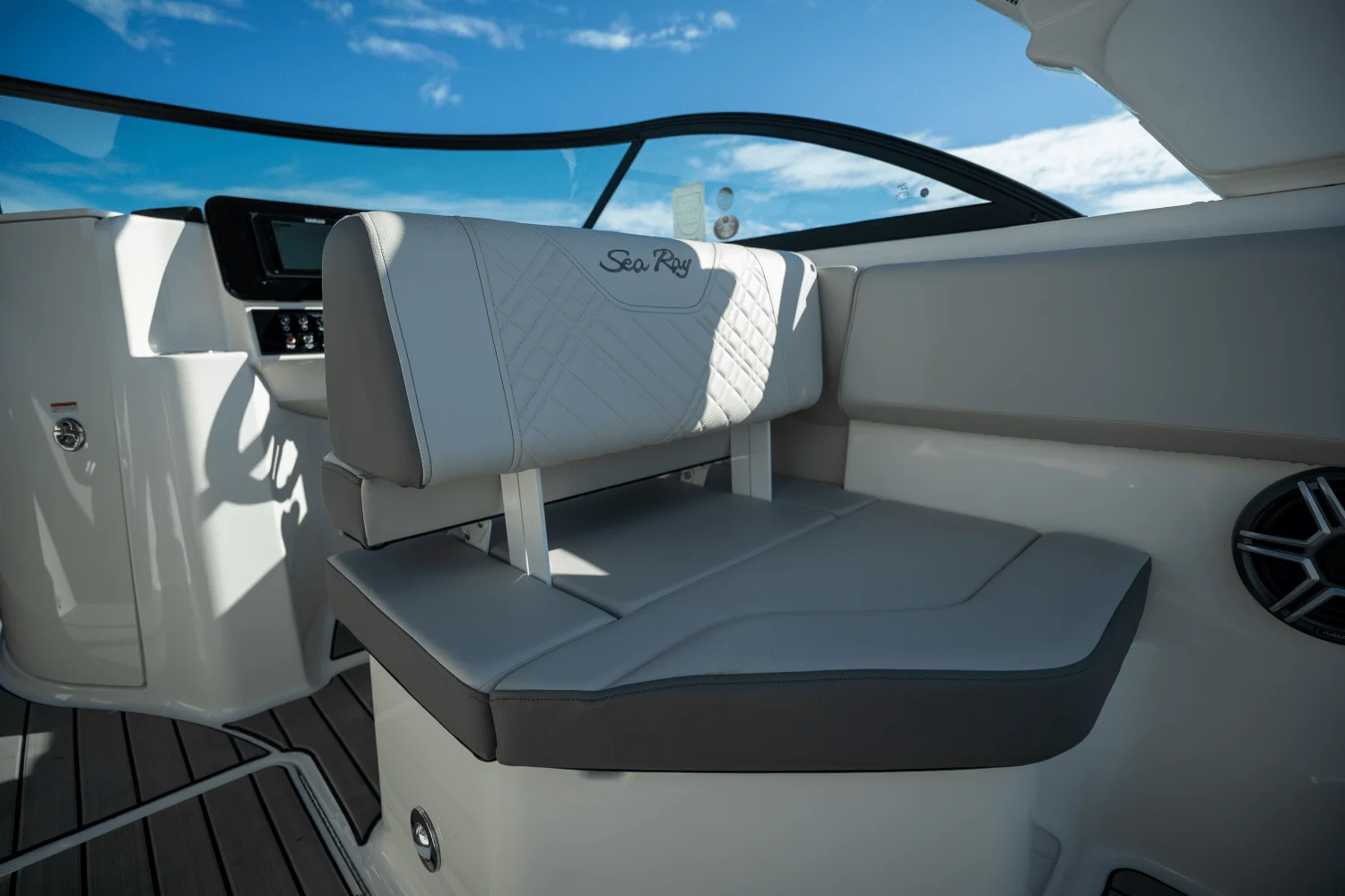 2026 Sea Ray SDX 230 Outboard Image Thumbnail #12