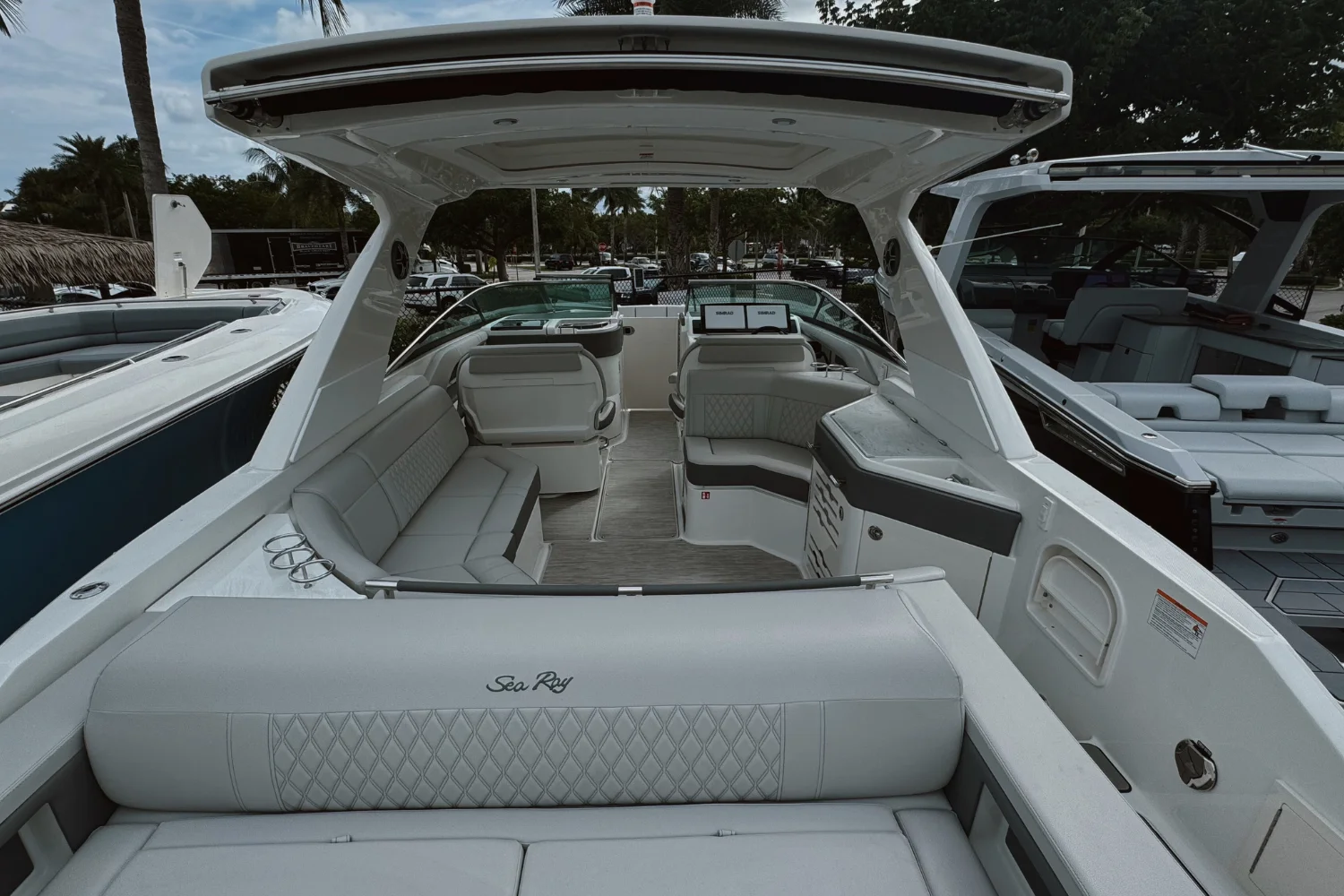 2026 Sea Ray SLX 310 Outboard Image Thumbnail #3