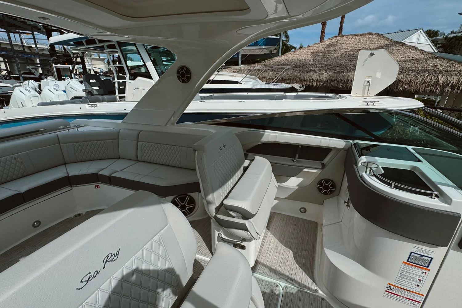 2026 Sea Ray SLX 310 Outboard Image Thumbnail #11