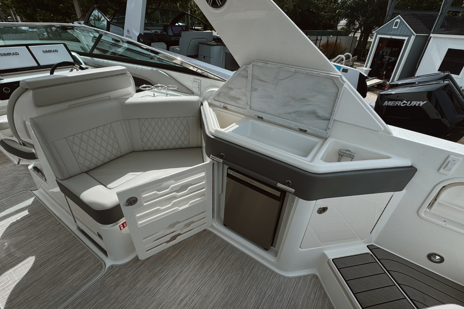 2026 Sea Ray SLX 310 Outboard Image Thumbnail #8