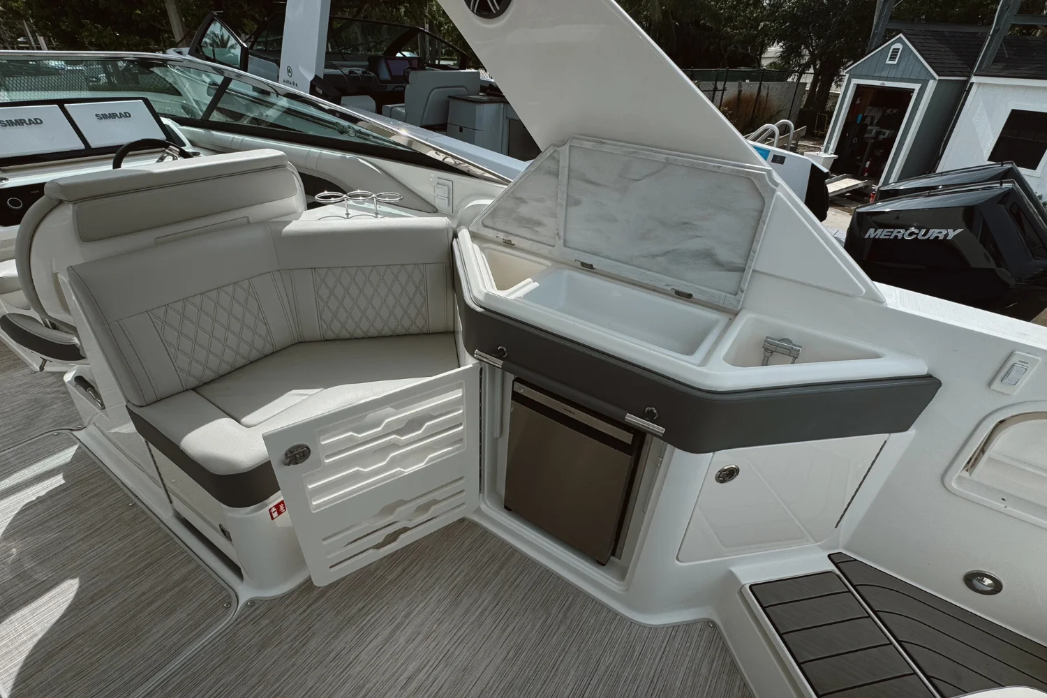 2026 Sea Ray SLX 310 Outboard Image Thumbnail #8