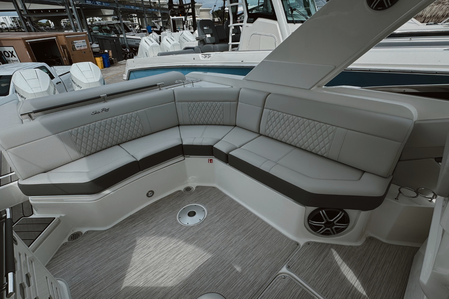 2026 Sea Ray SLX 310 Outboard Image Thumbnail #6