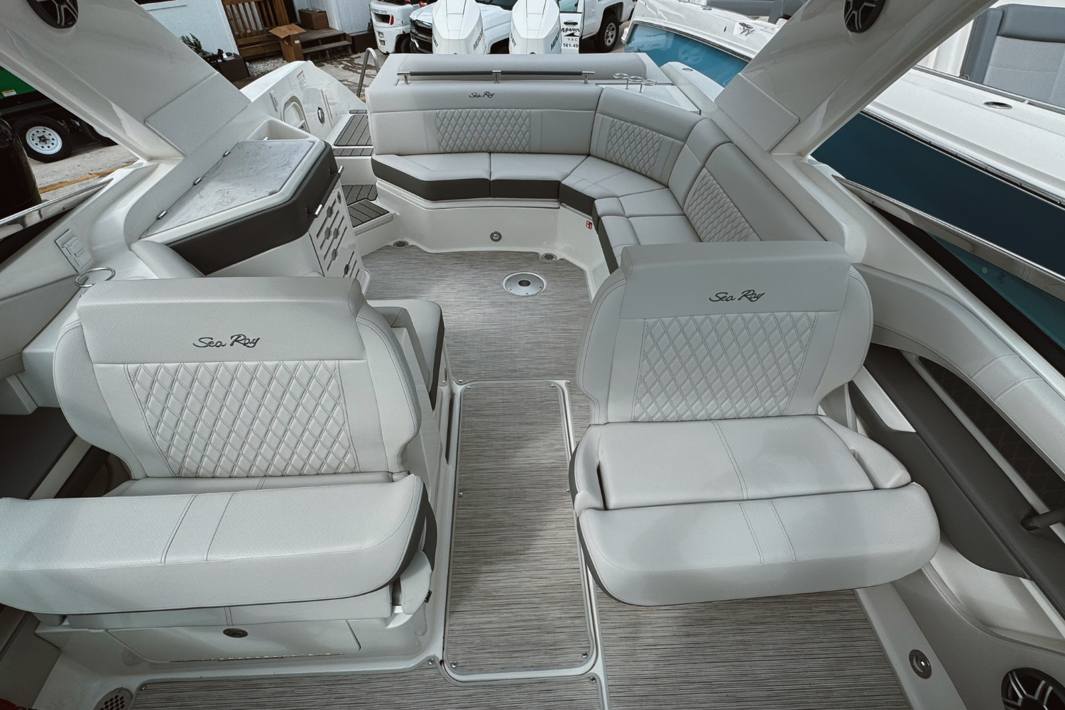 2026 Sea Ray SLX 310 Outboard Image Thumbnail #20