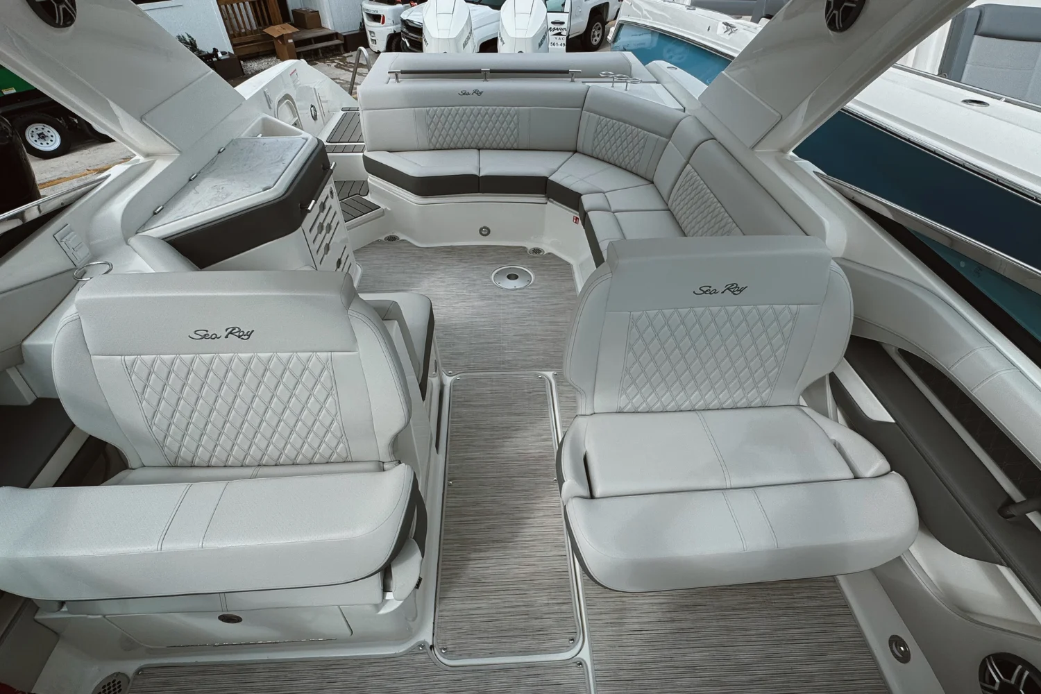 2026 Sea Ray SLX 310 Outboard Image Thumbnail #20